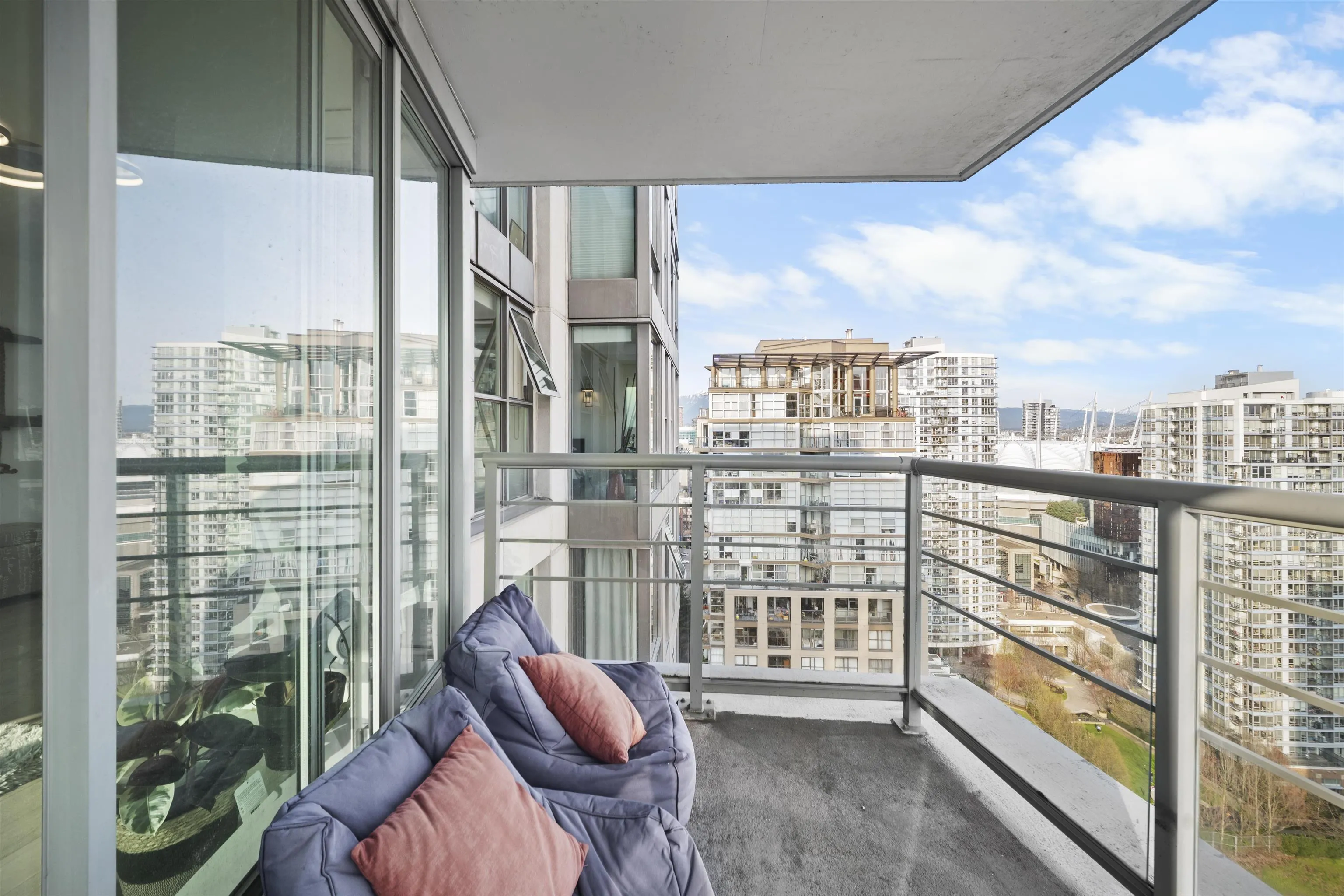 2906 1008 Cambie Street