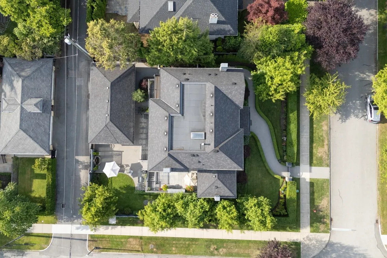 4281 Pine Crescent