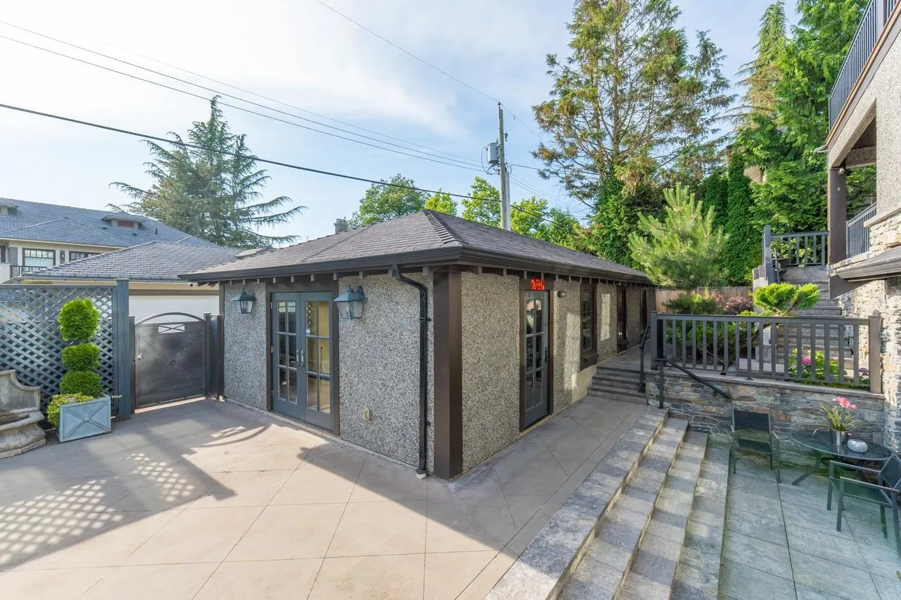 4281 Pine Crescent