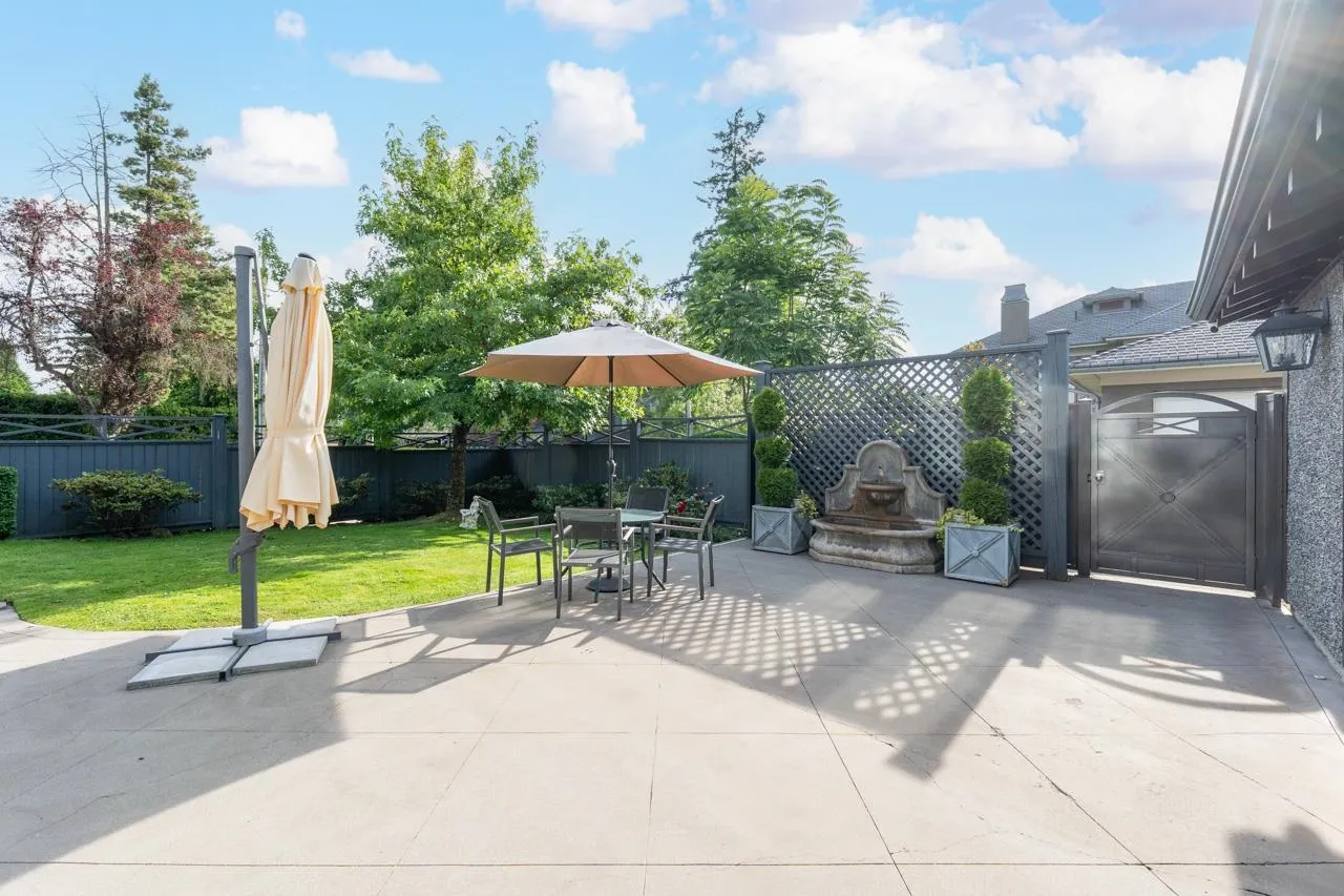 4281 Pine Crescent