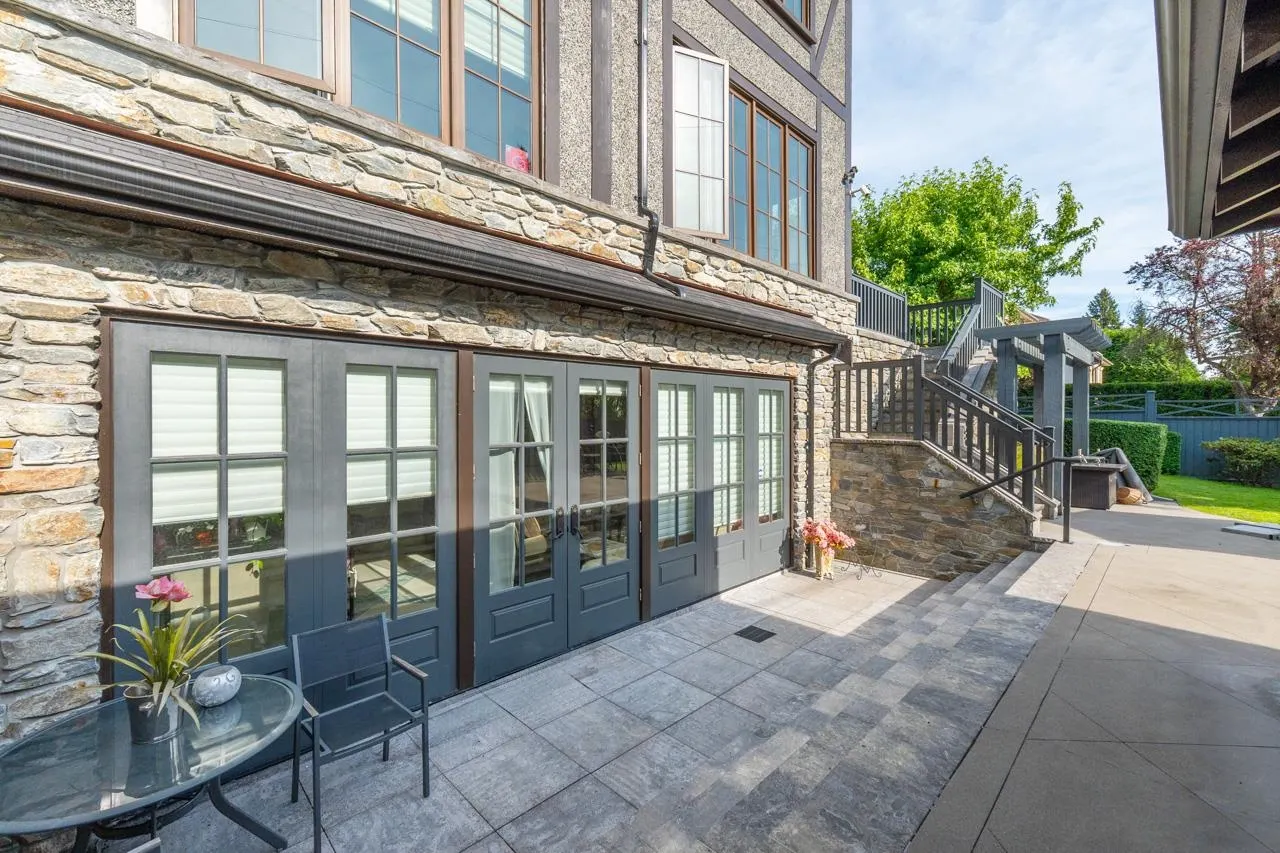 4281 Pine Crescent