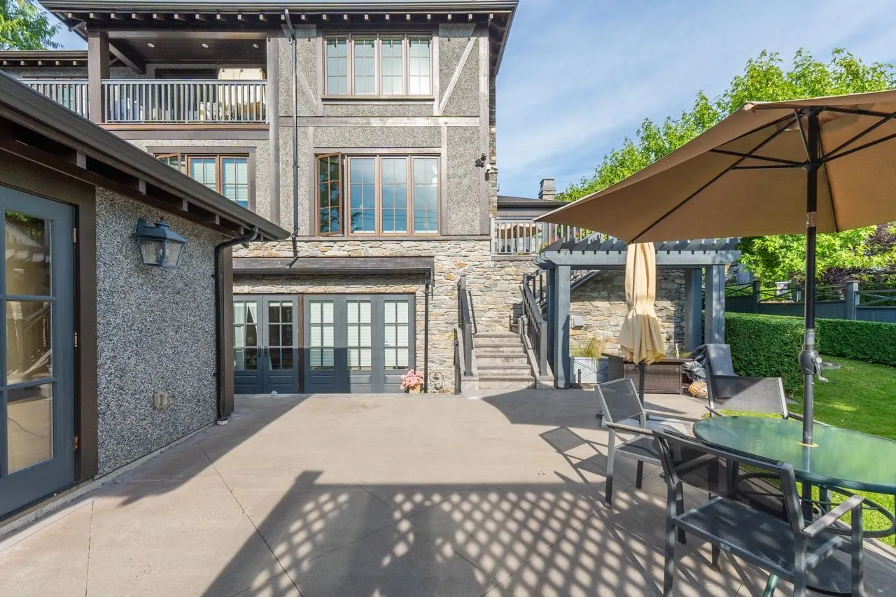 4281 Pine Crescent