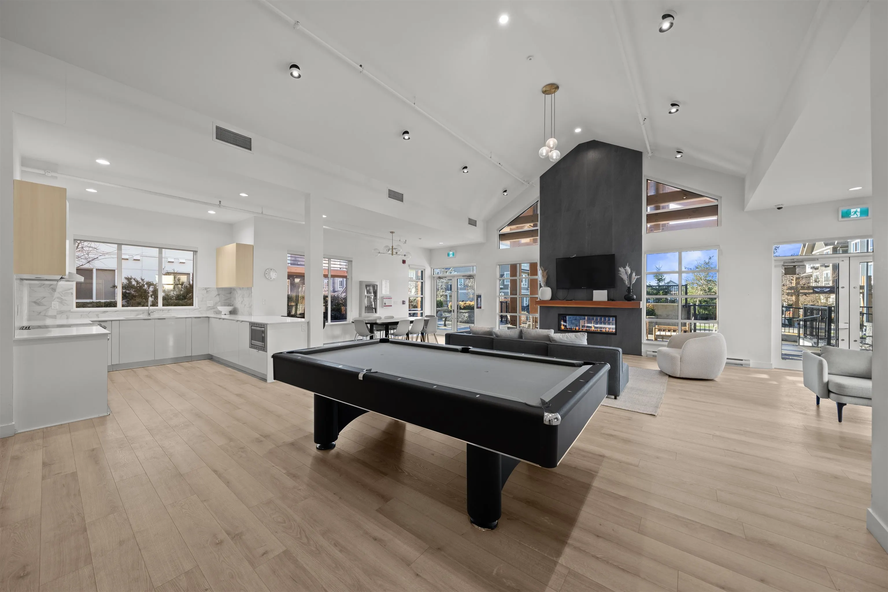 211 1792 Starling Drive