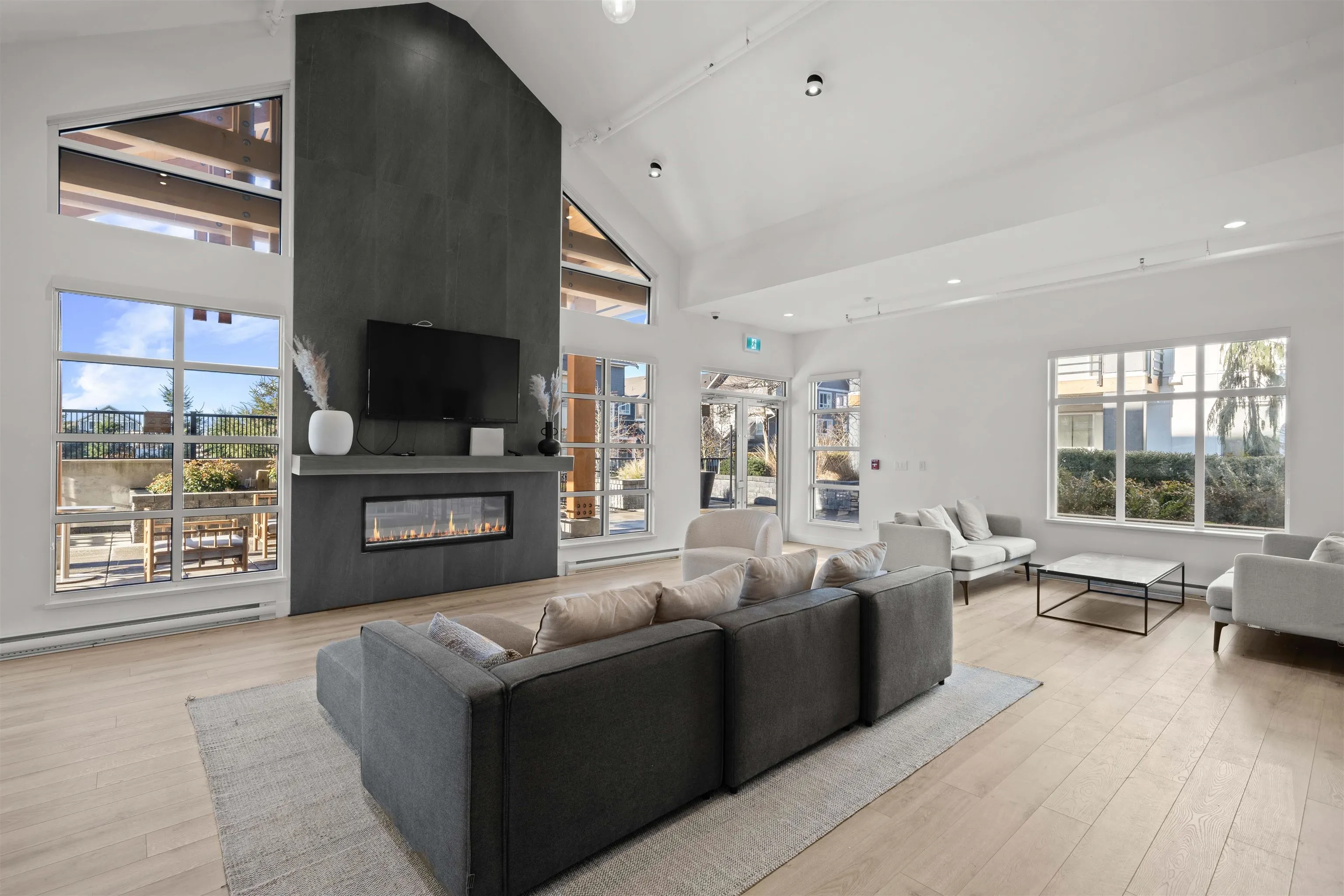 211 1792 Starling Drive