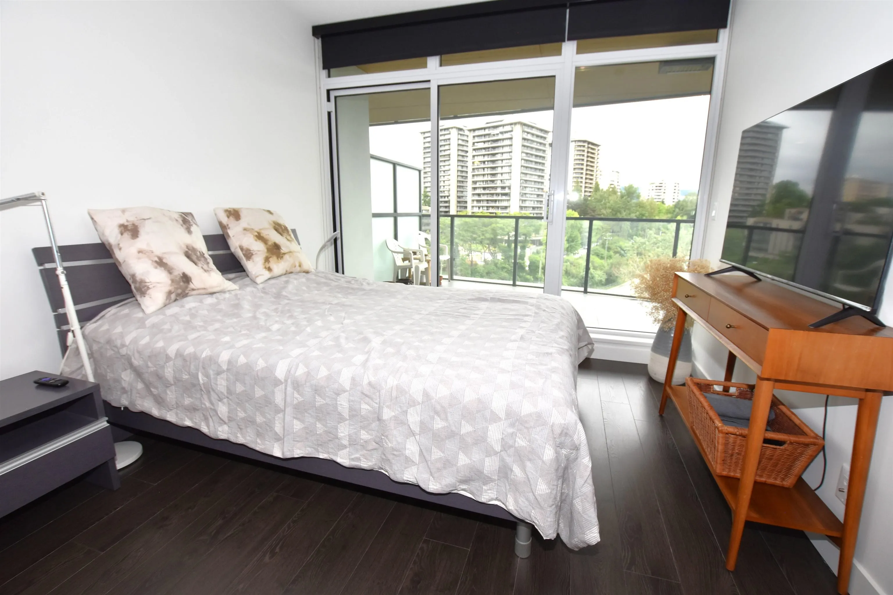 608 4890 Lougheed Highway
