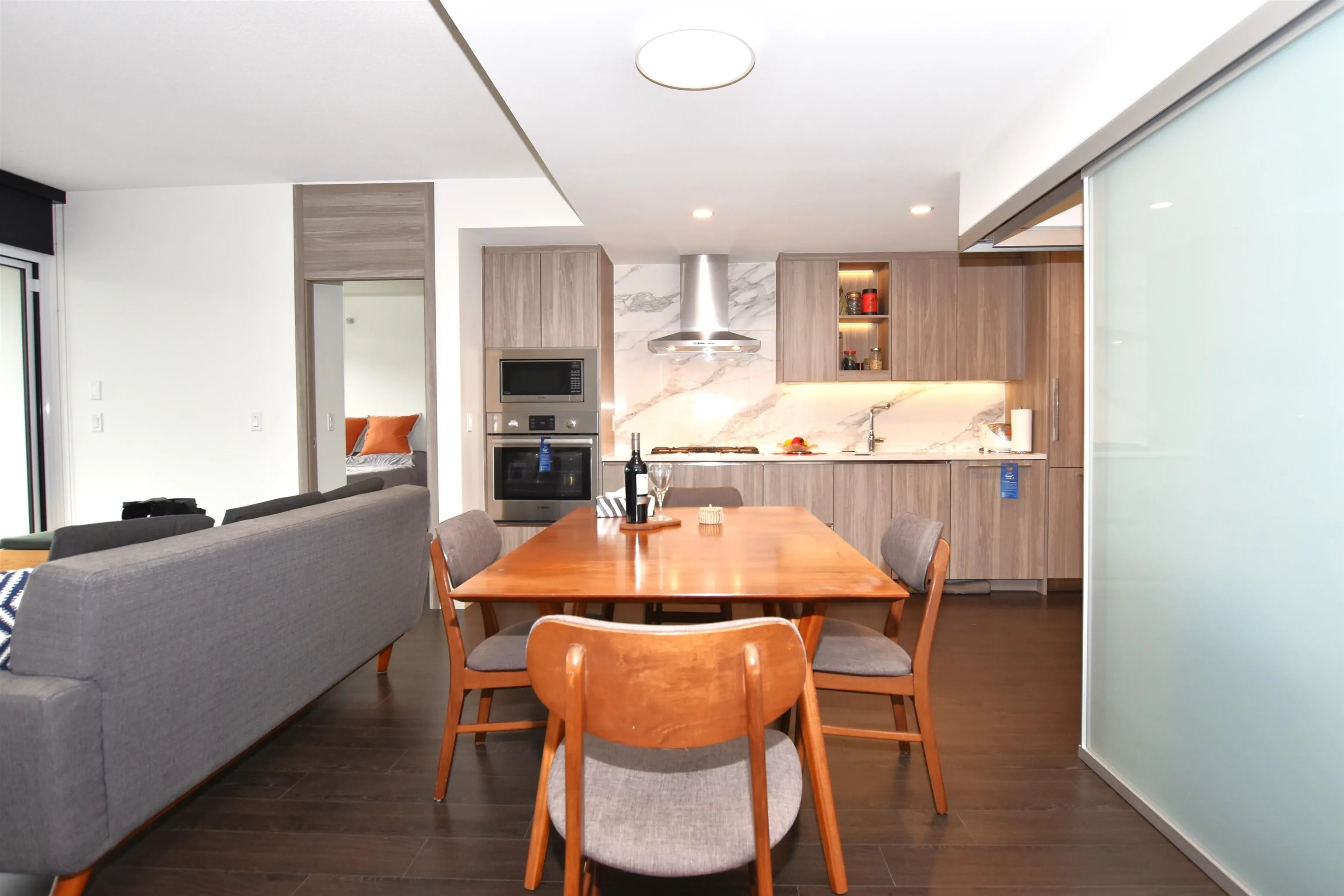 608 4890 Lougheed Highway