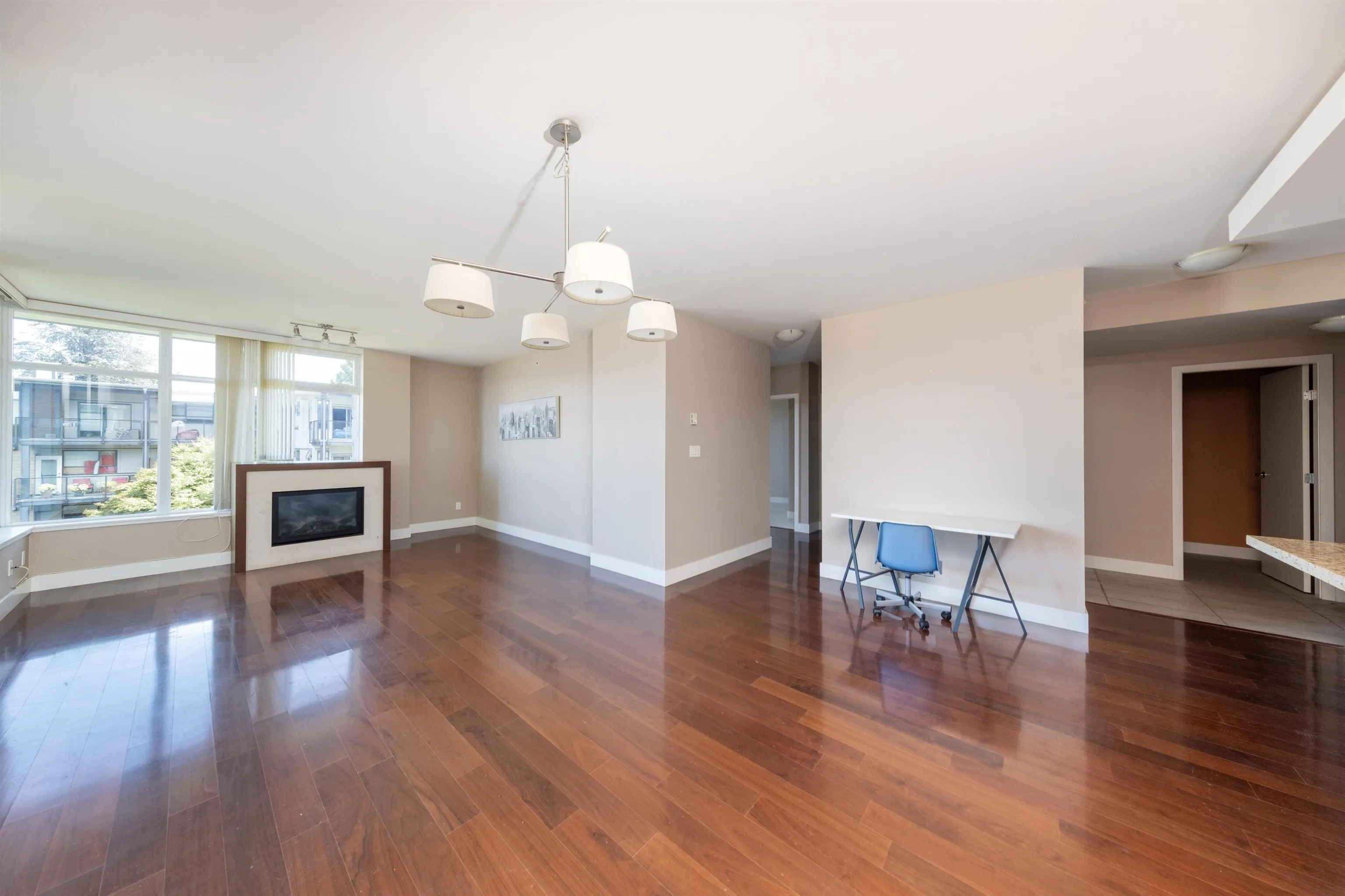 406 5989 Iona Drive