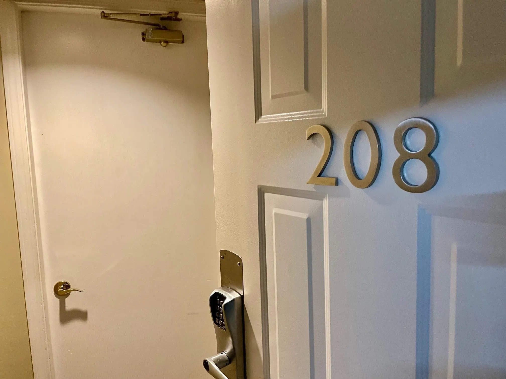 208 4865 Painted Cliff Road