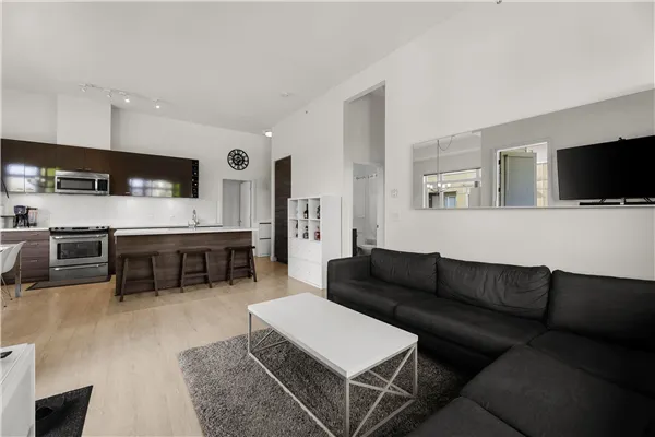 411 13925 Fraser Highway