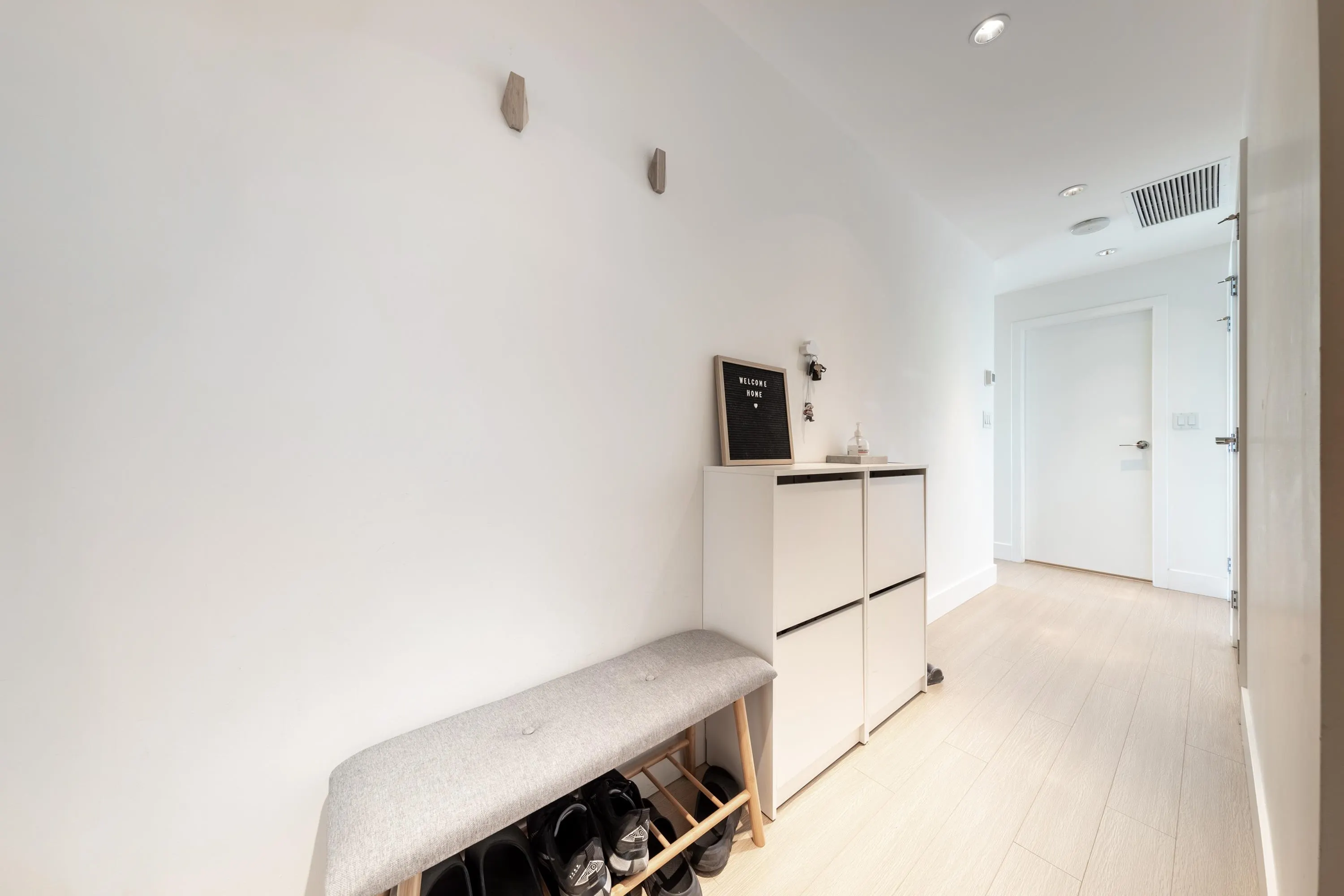 1210 7388 Kingsway