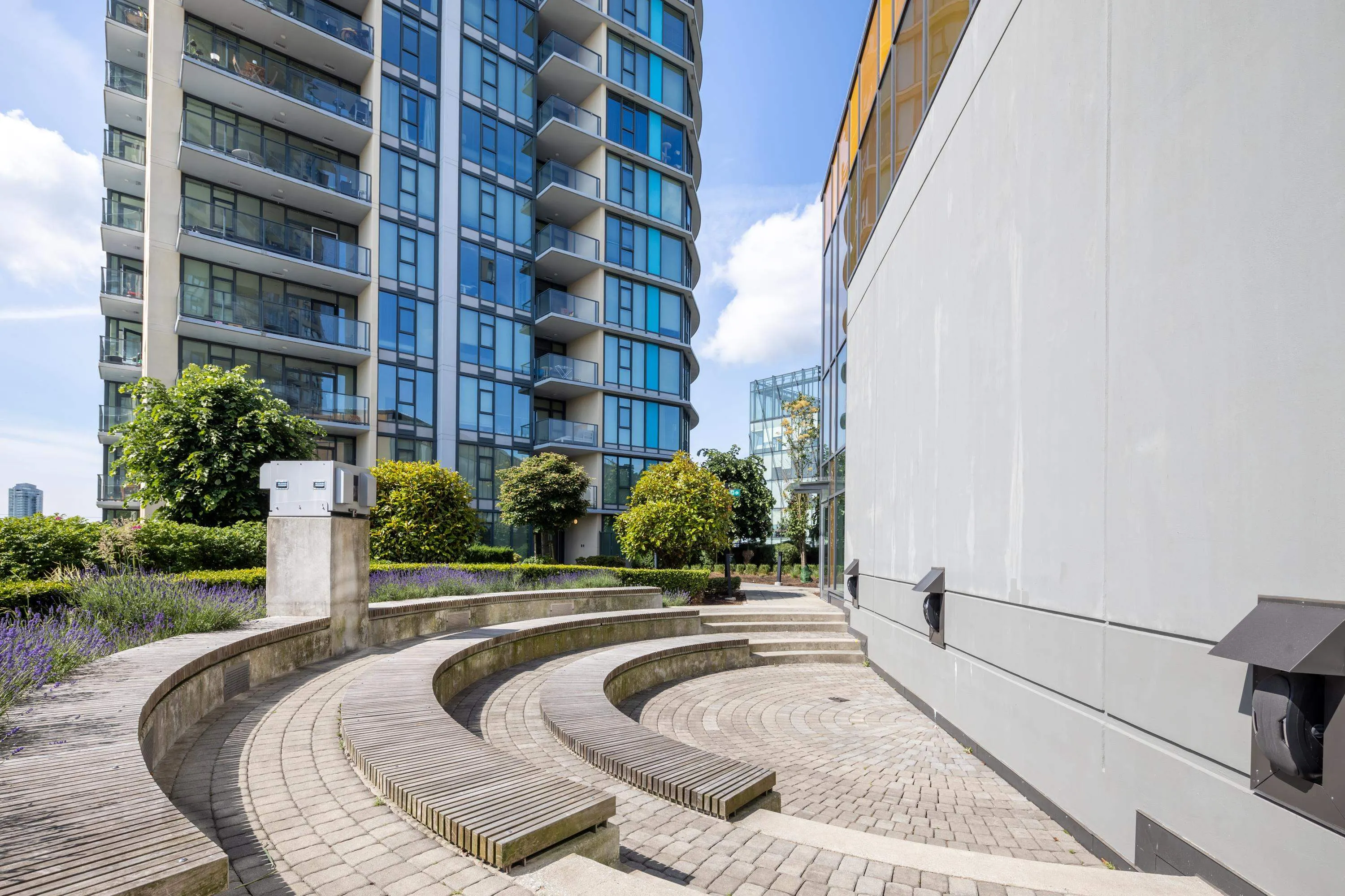 1210 7388 Kingsway