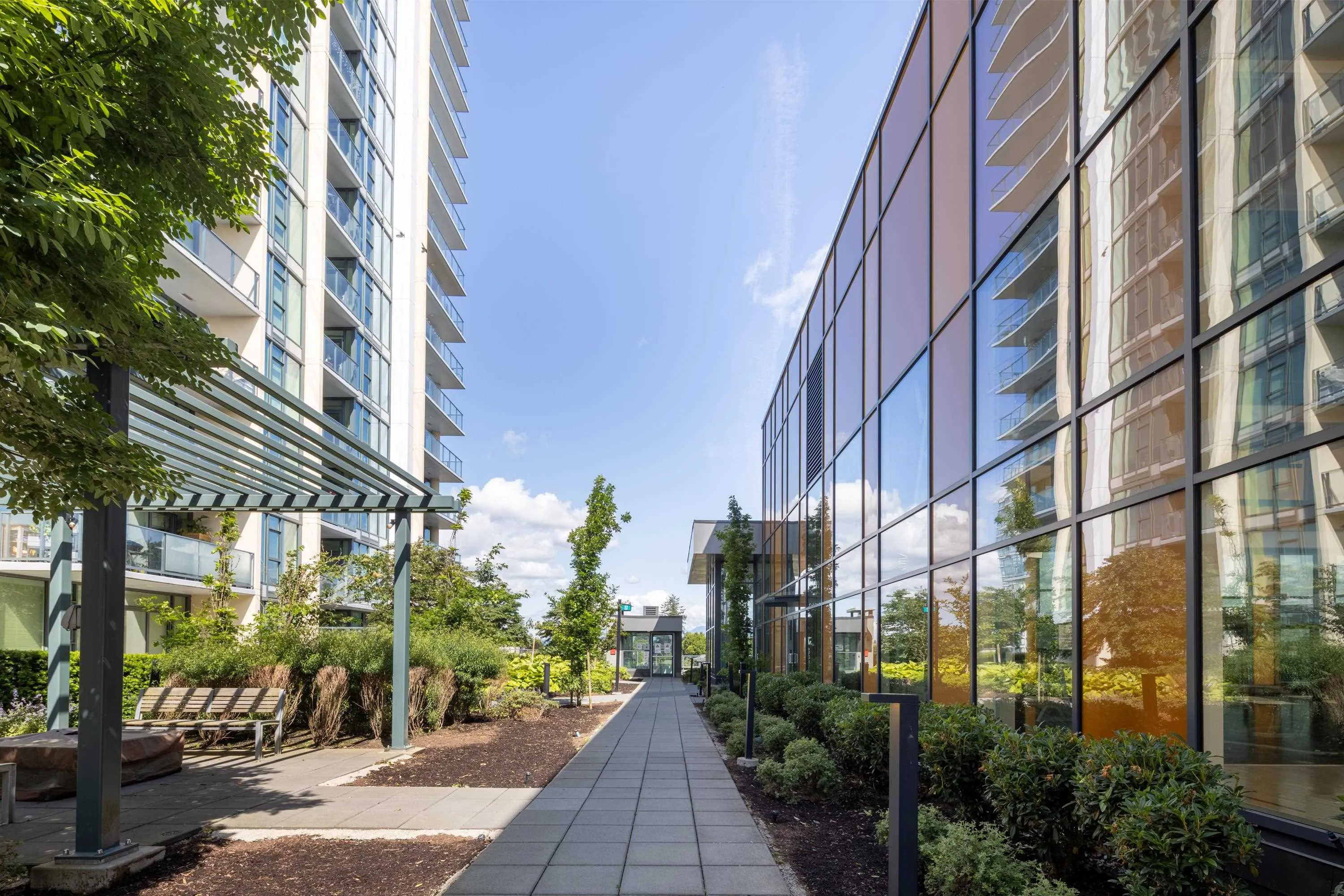 1210 7388 Kingsway