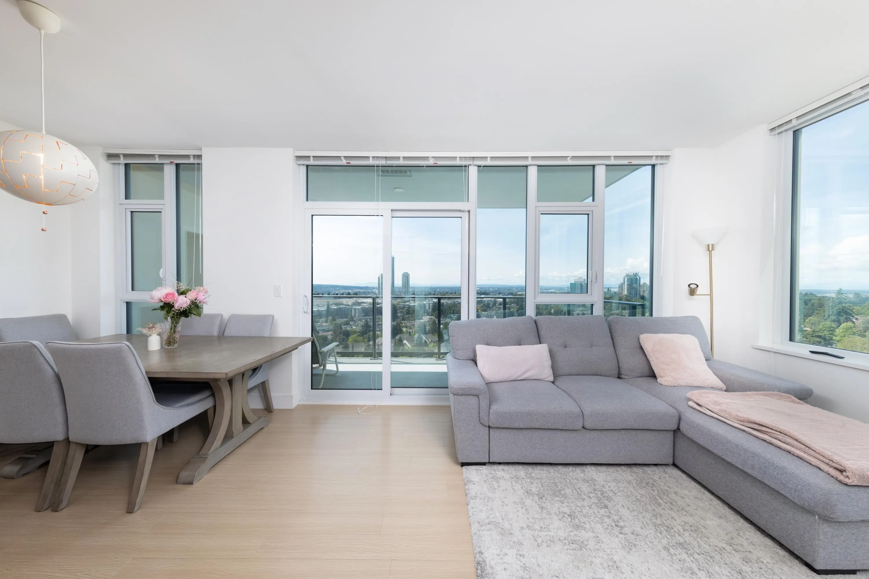 1210 7388 Kingsway