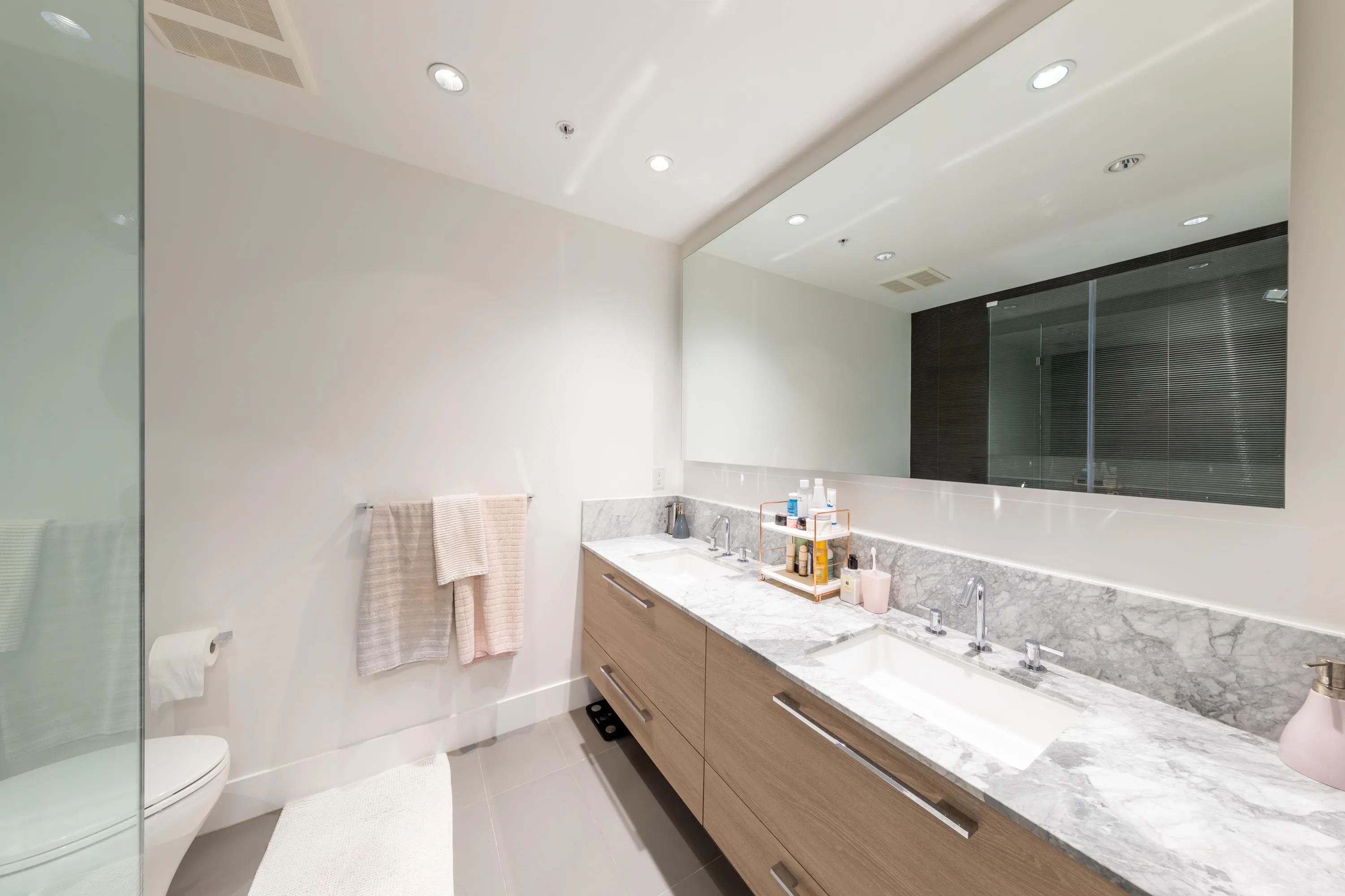1210 7388 Kingsway