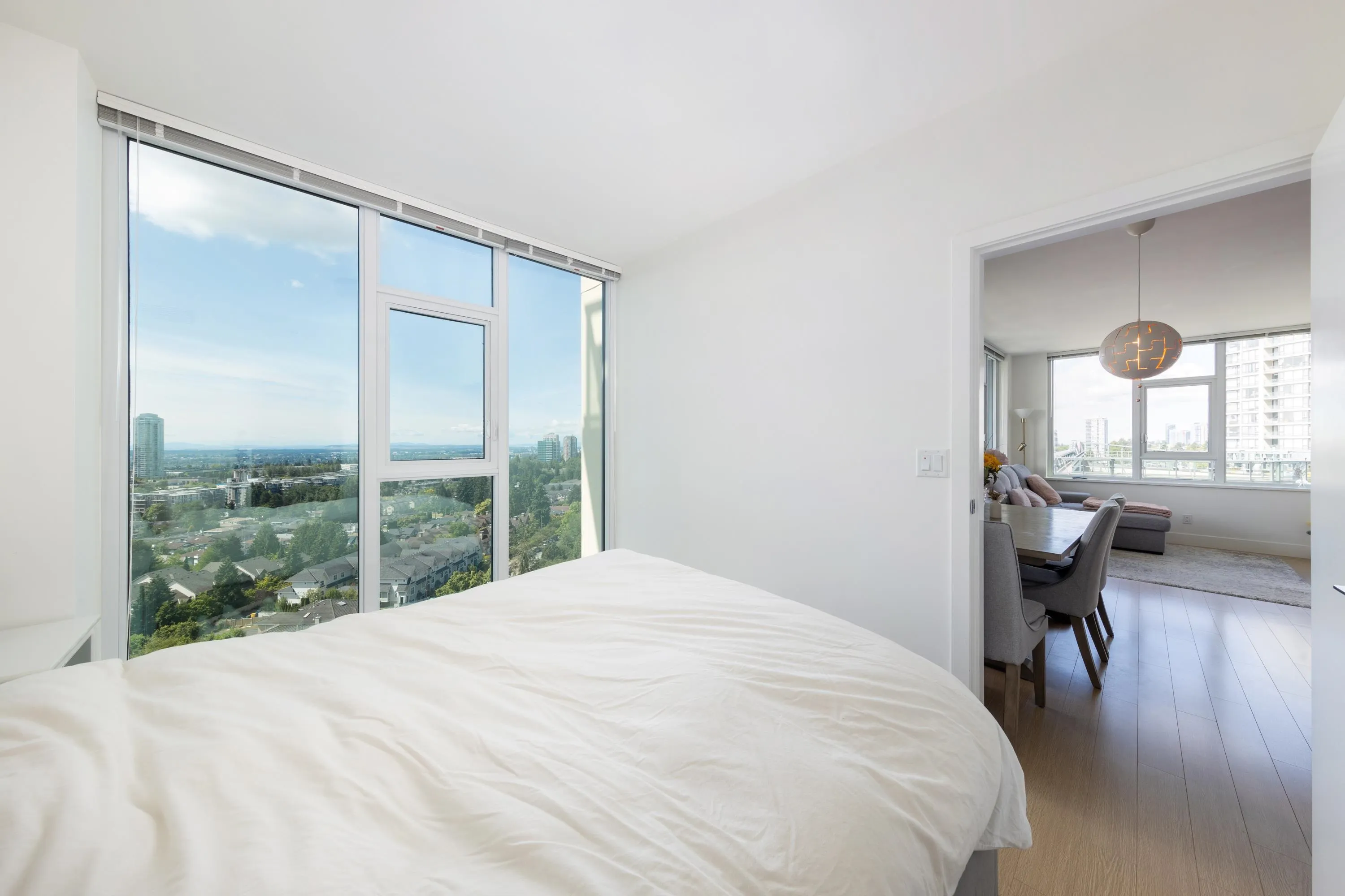 1210 7388 Kingsway