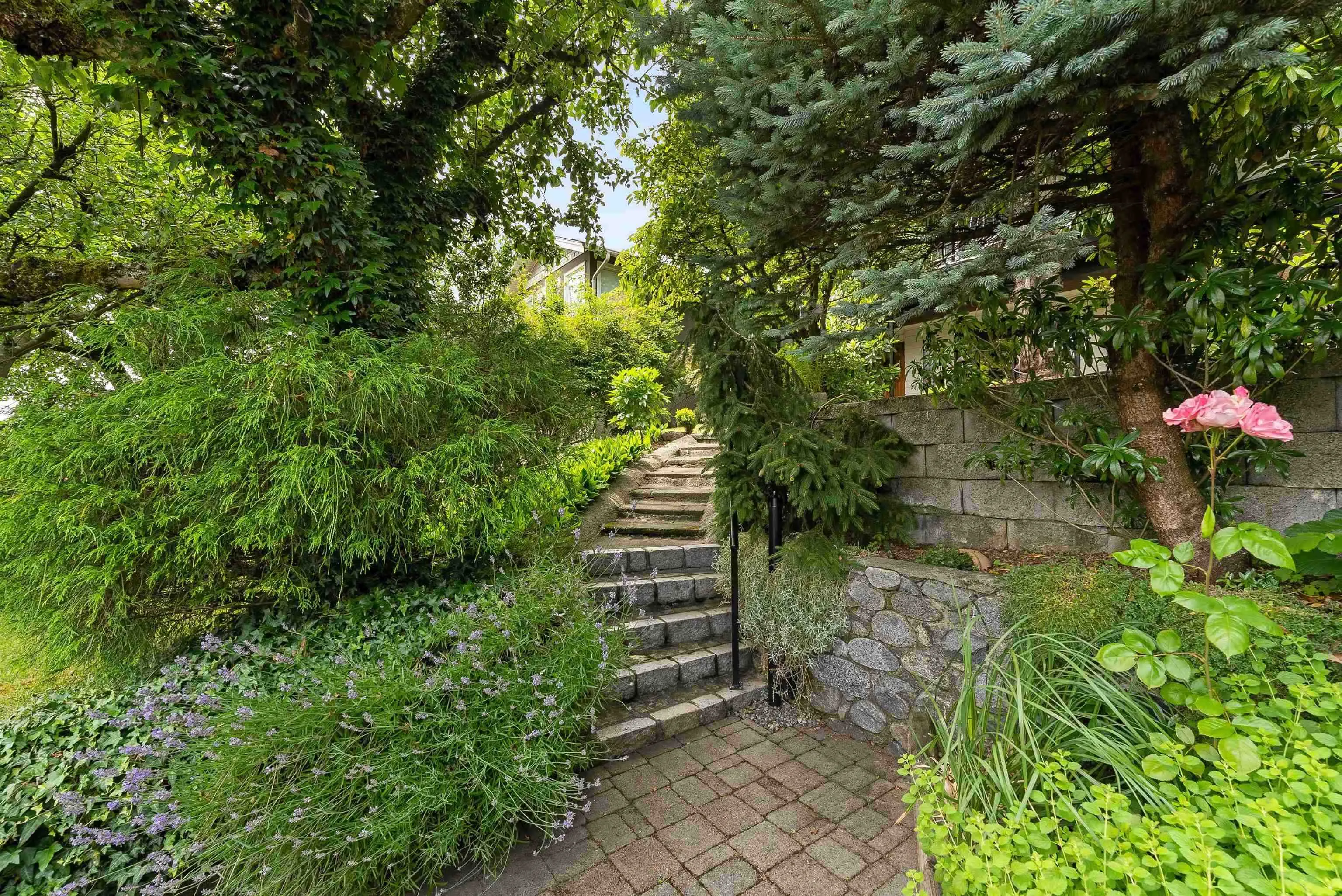 140 E 8th Avenue