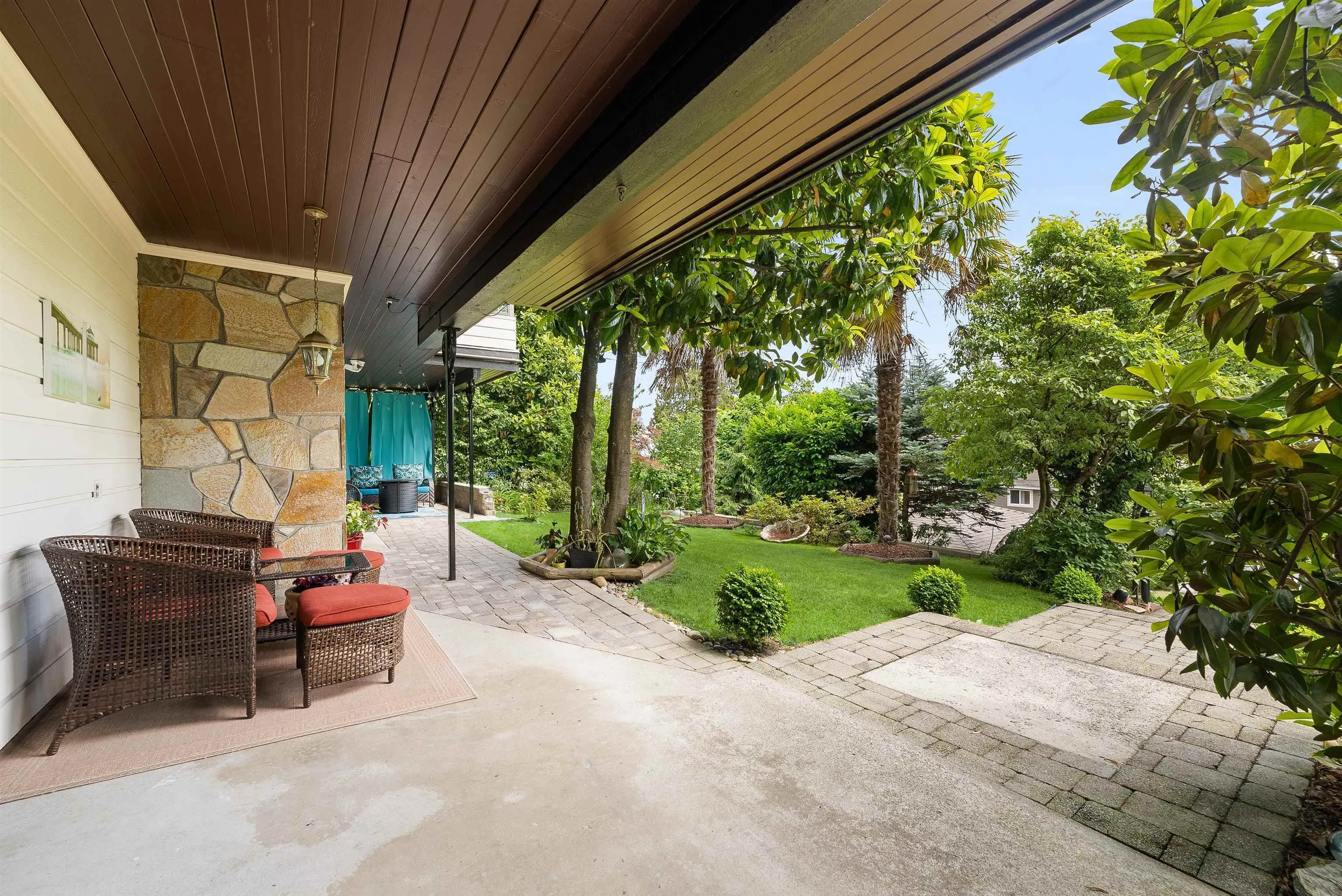 140 E 8th Avenue