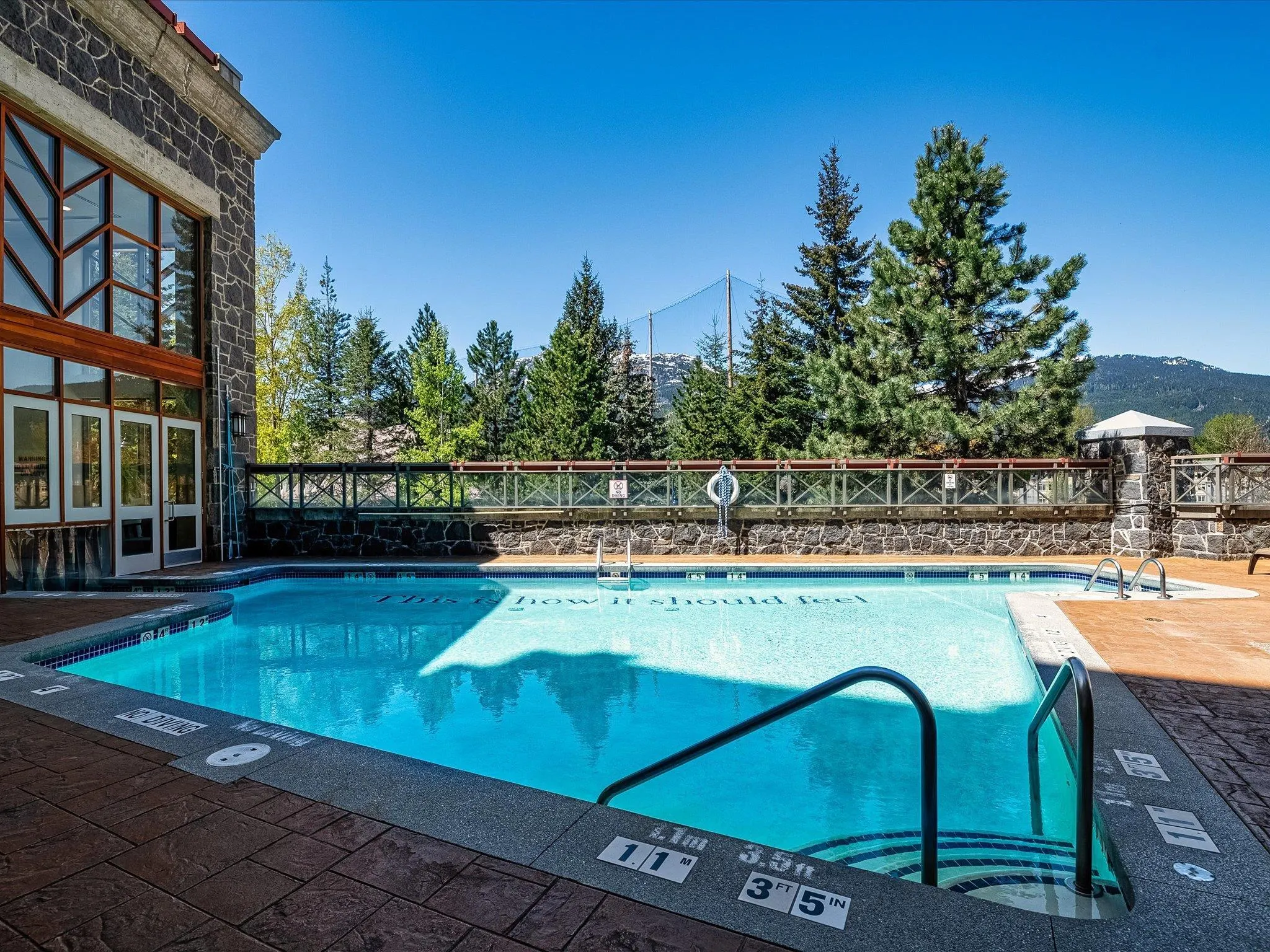 978 4090 Whistler Way