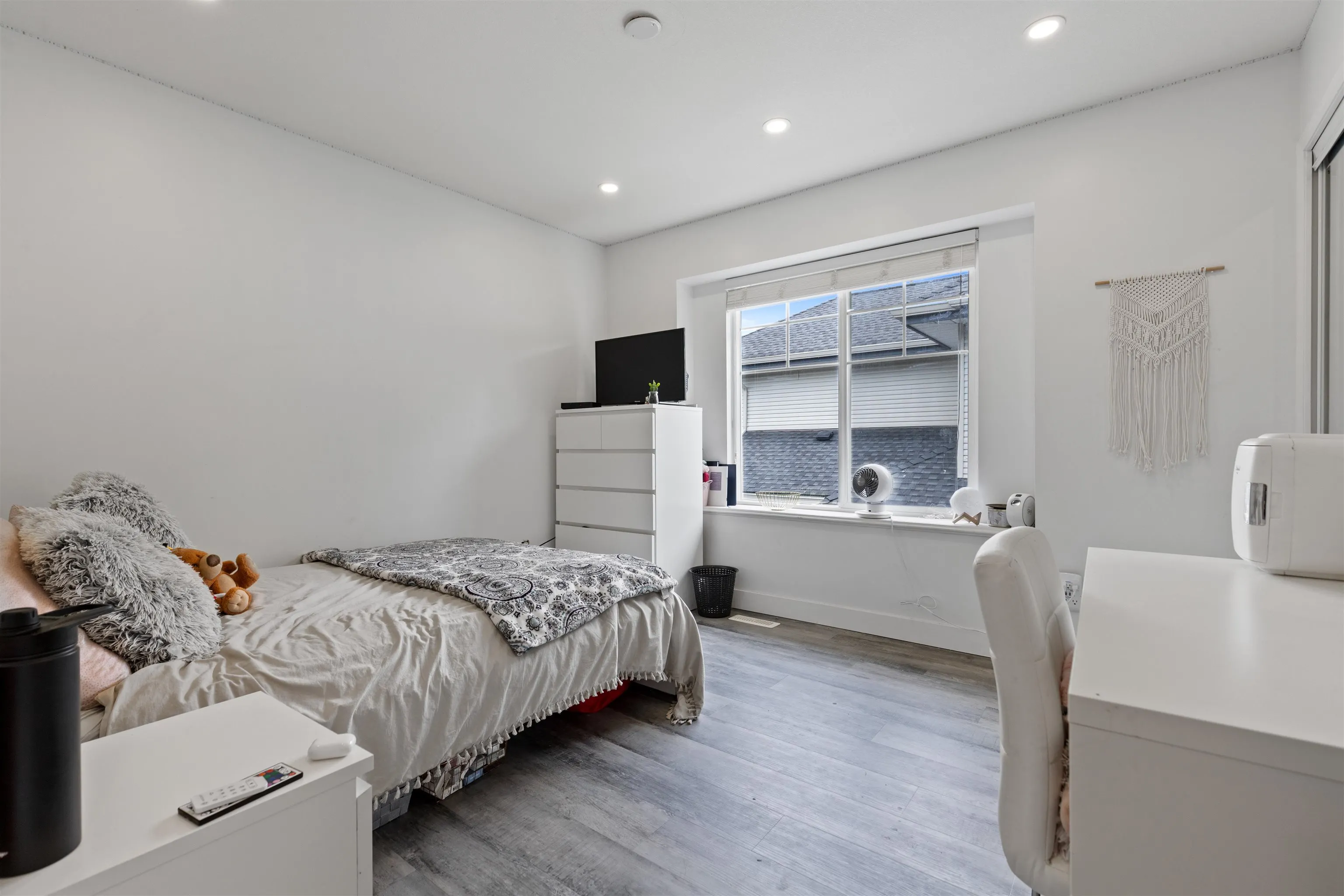 8 8111 160 Street