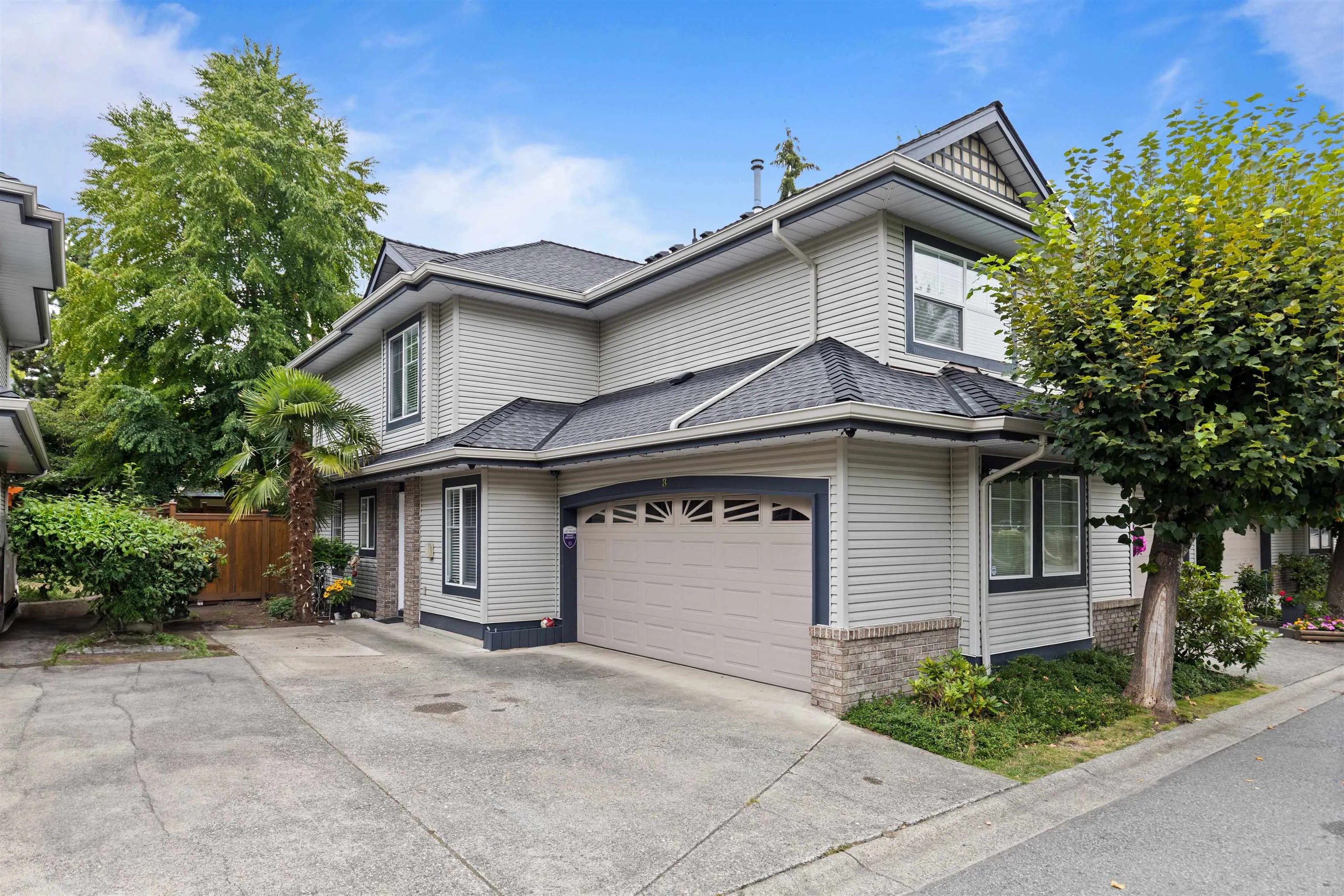 8 8111 160 Street