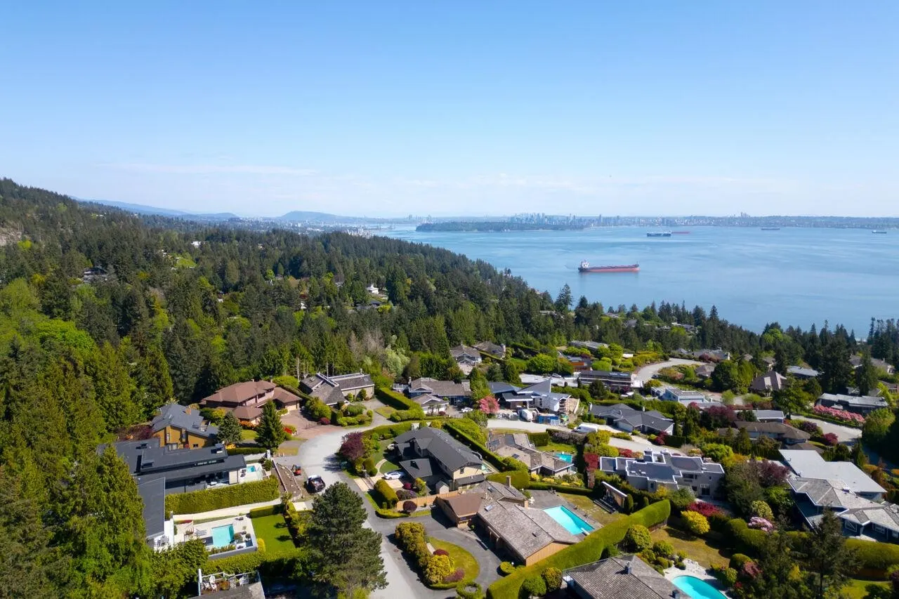 4228 Rockridge Crescent