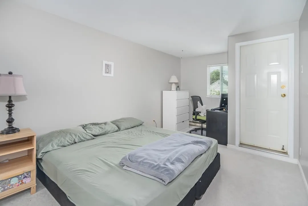23 5661 Ladner Trunk Road