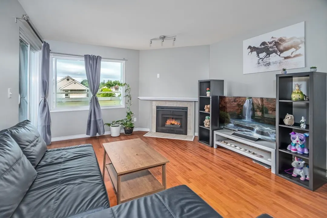 23 5661 Ladner Trunk Road