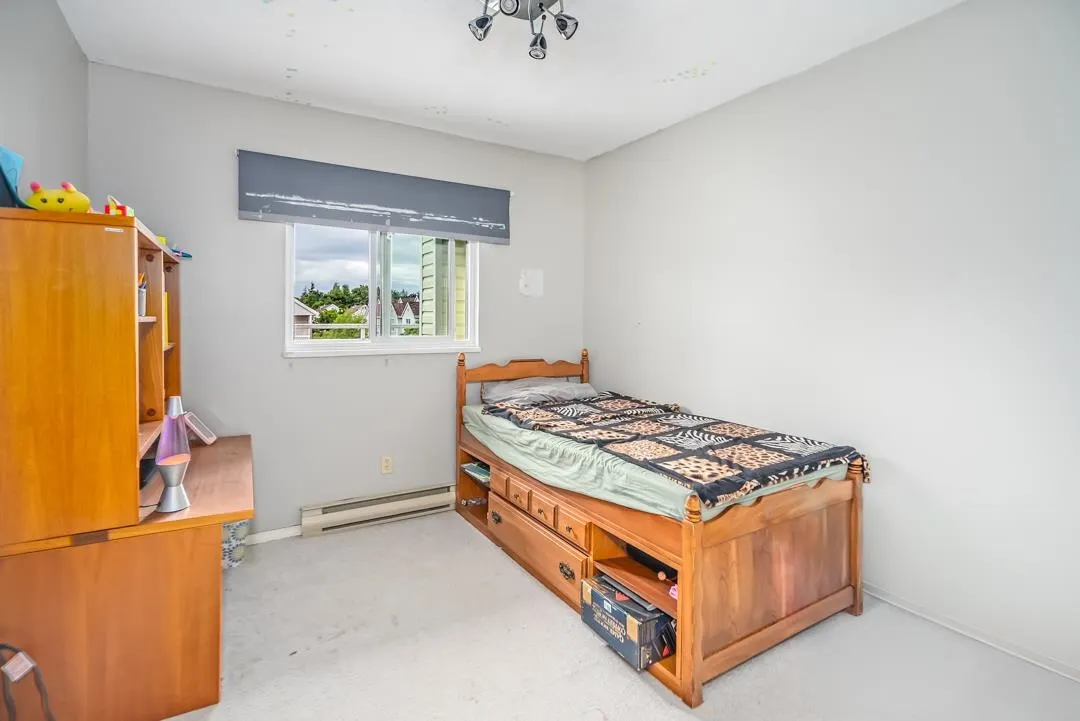 23 5661 Ladner Trunk Road