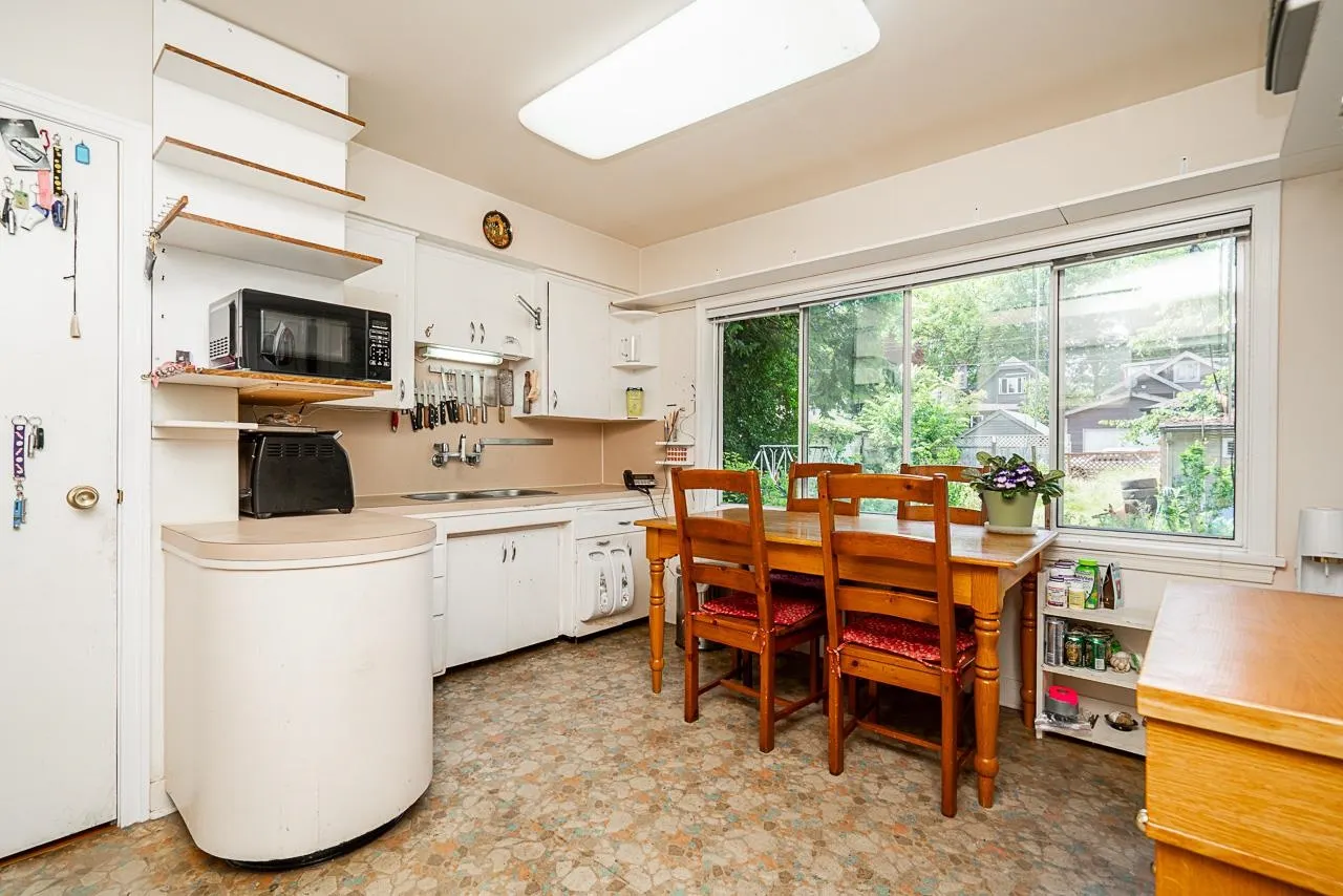 876 W King Edward Avenue
