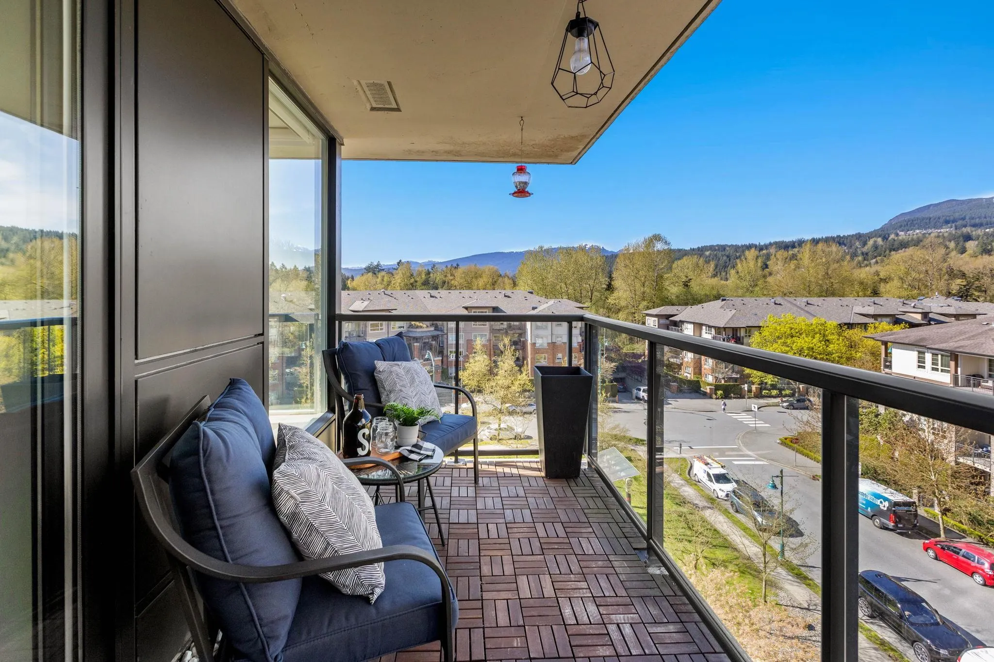 706 651 Nootka Way