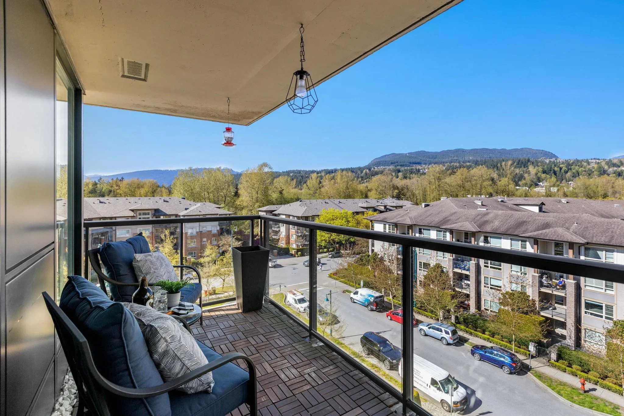 706 651 Nootka Way