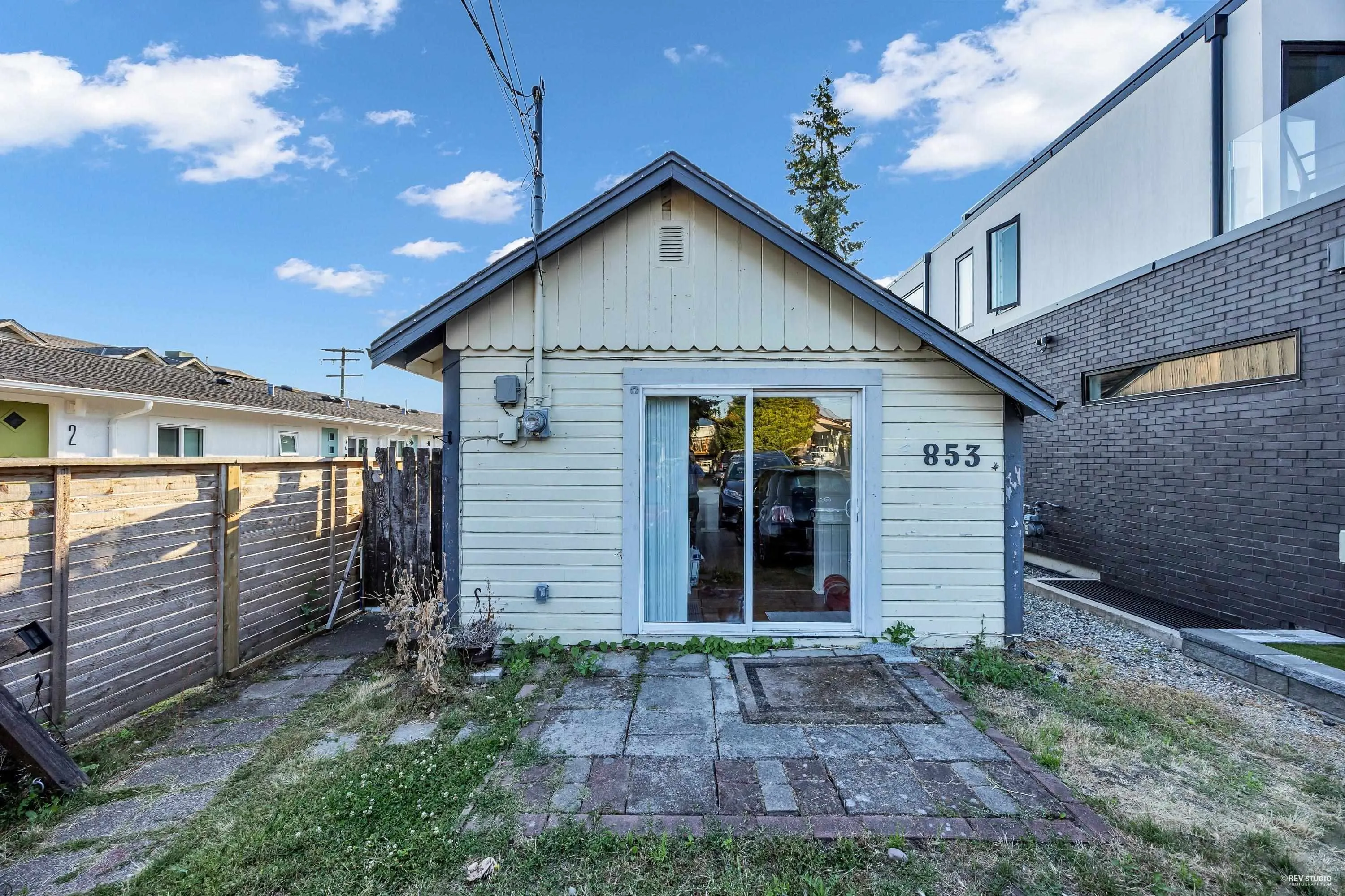 853 Maple Street