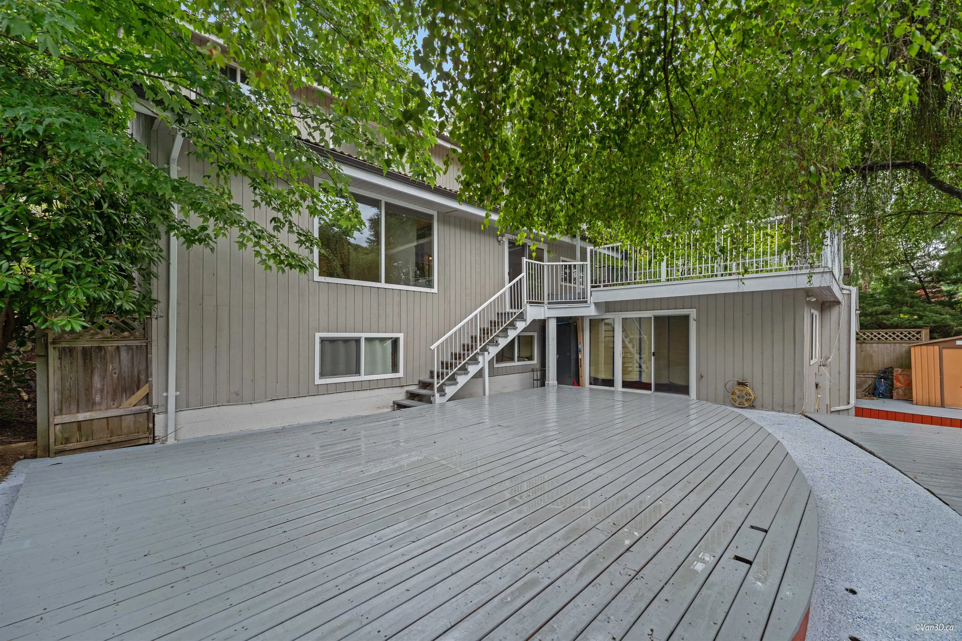 271 Montroyal Boulevard