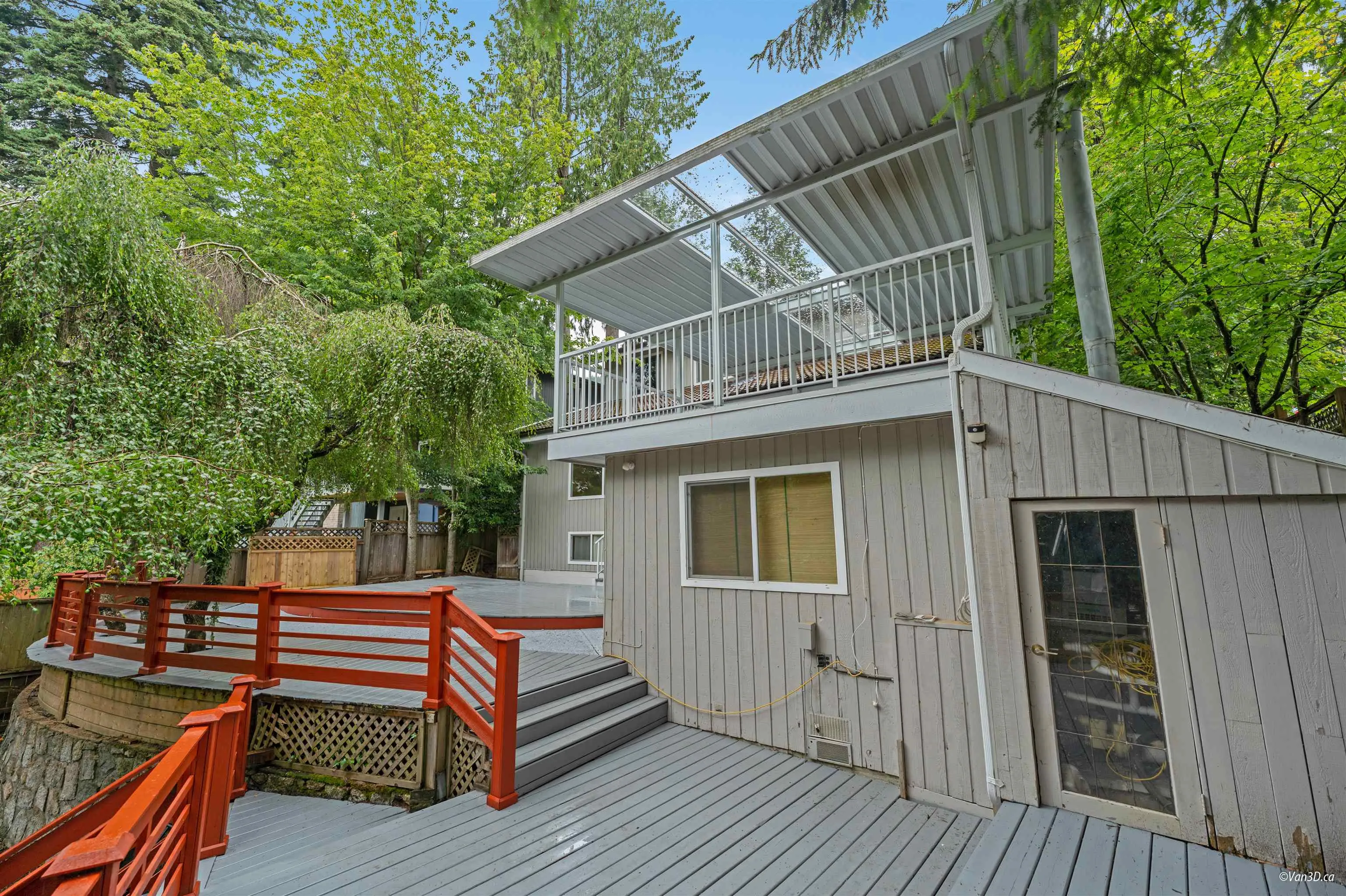 271 Montroyal Boulevard