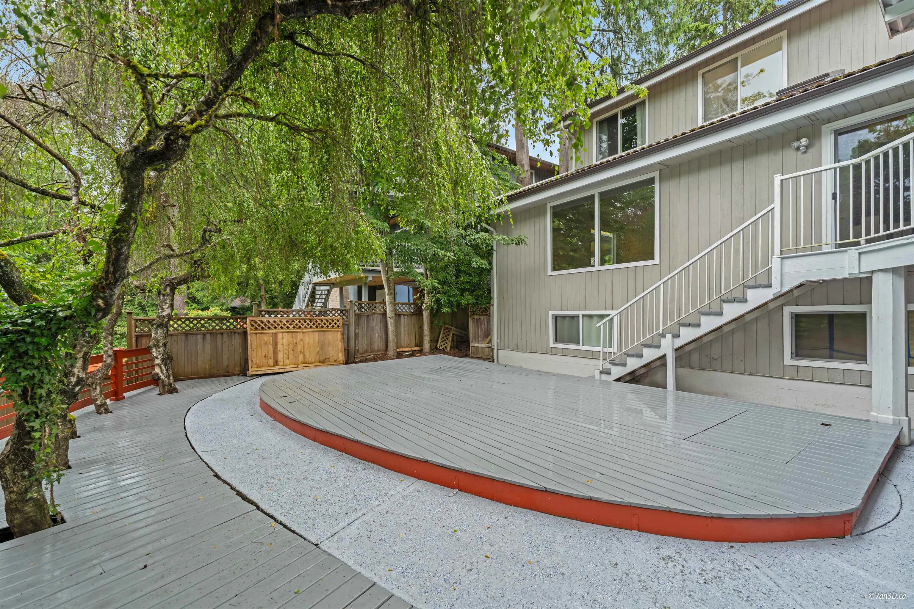271 Montroyal Boulevard