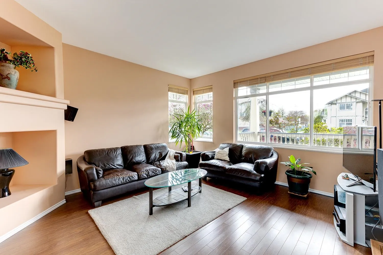 1077 Riverside Drive