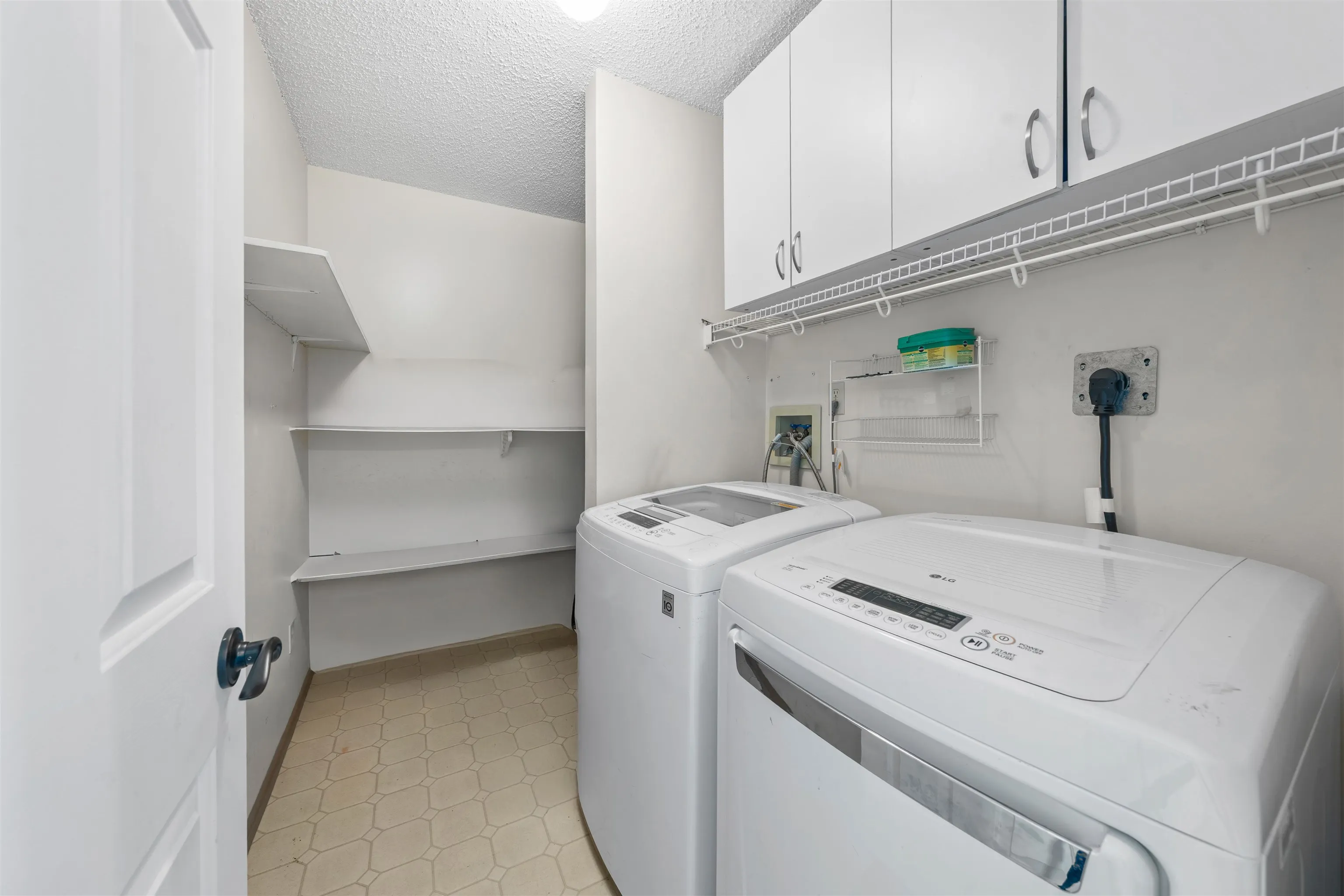 1002 11920 80 Avenue