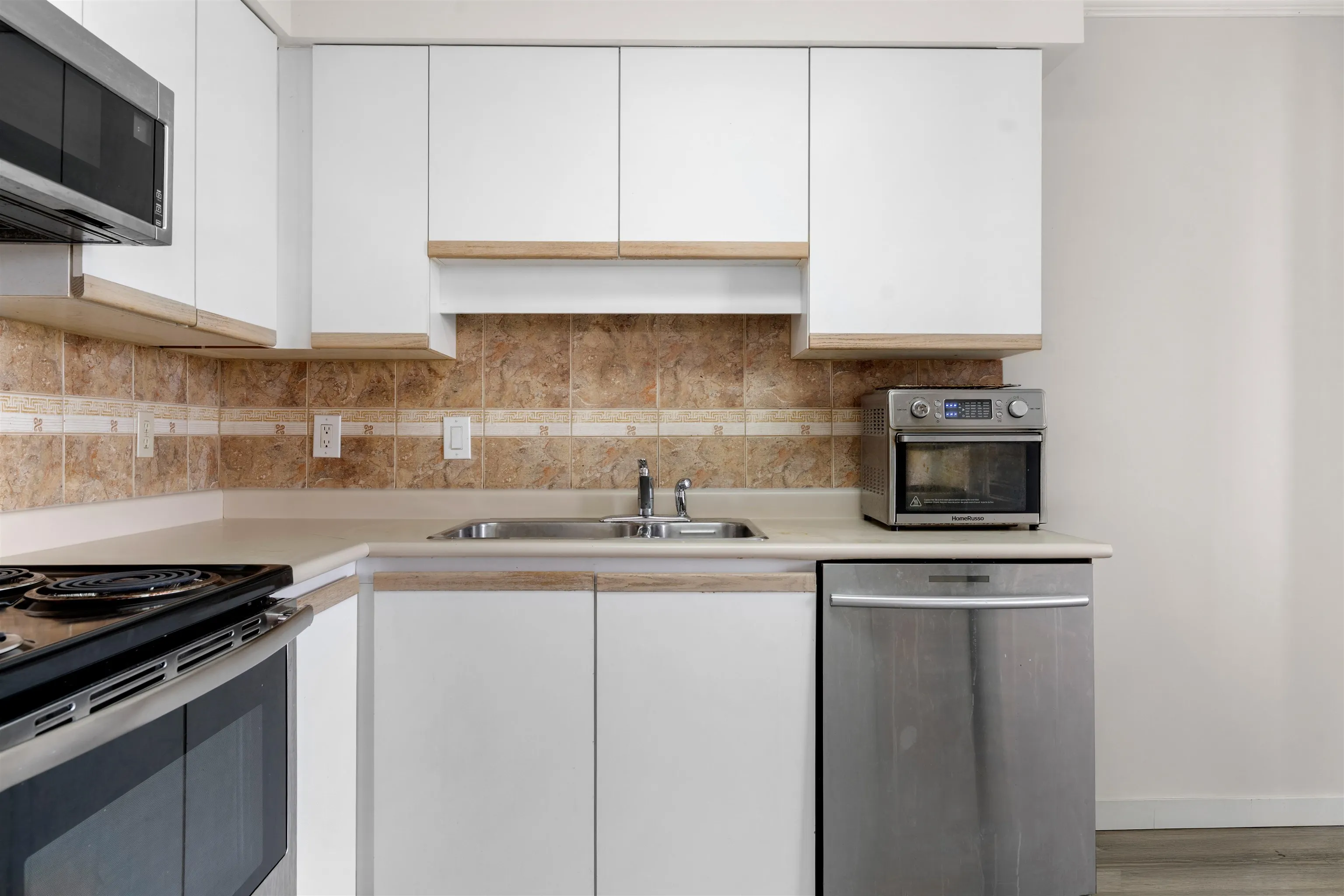 1002 11920 80 Avenue