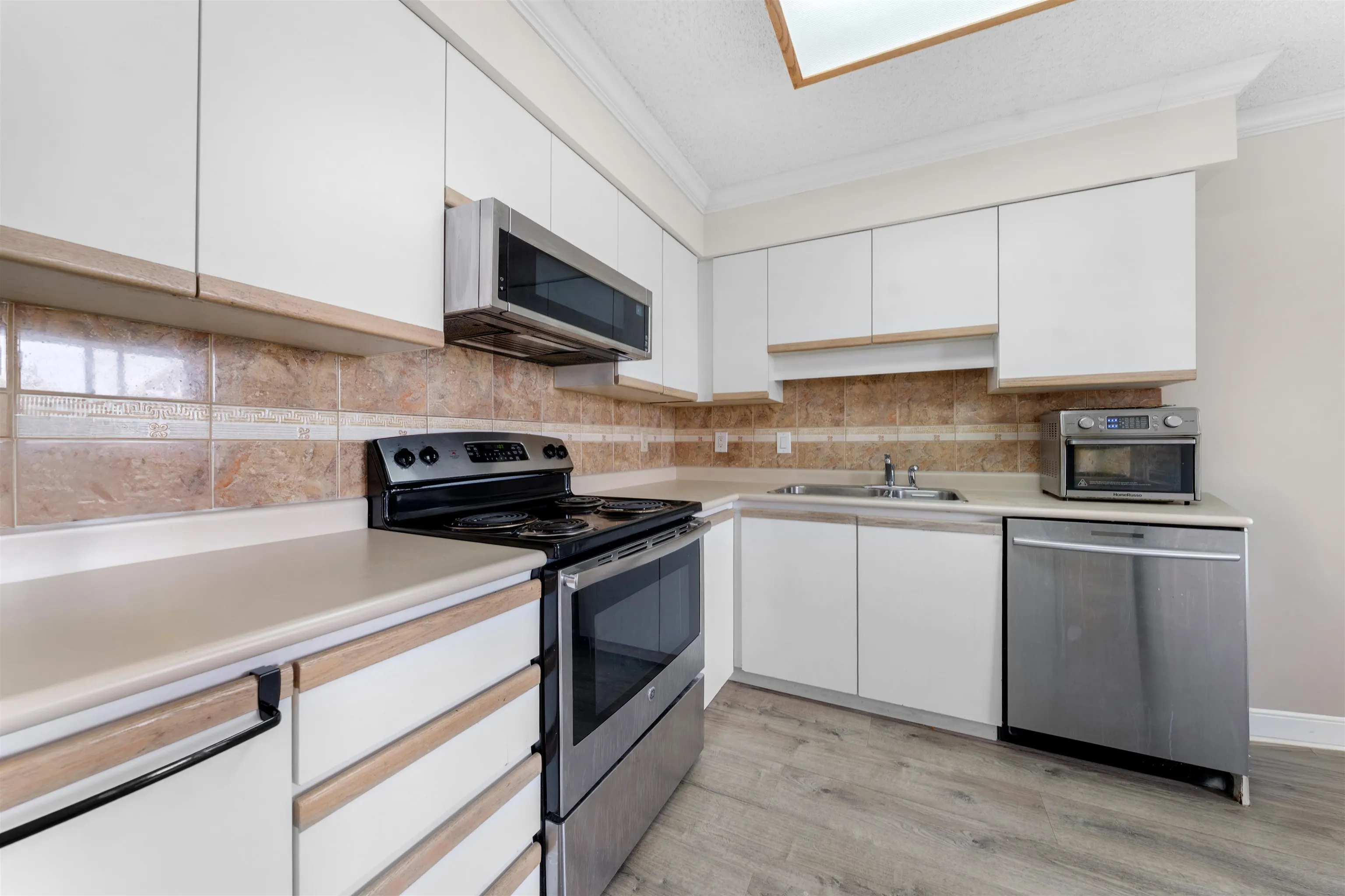 1002 11920 80 Avenue