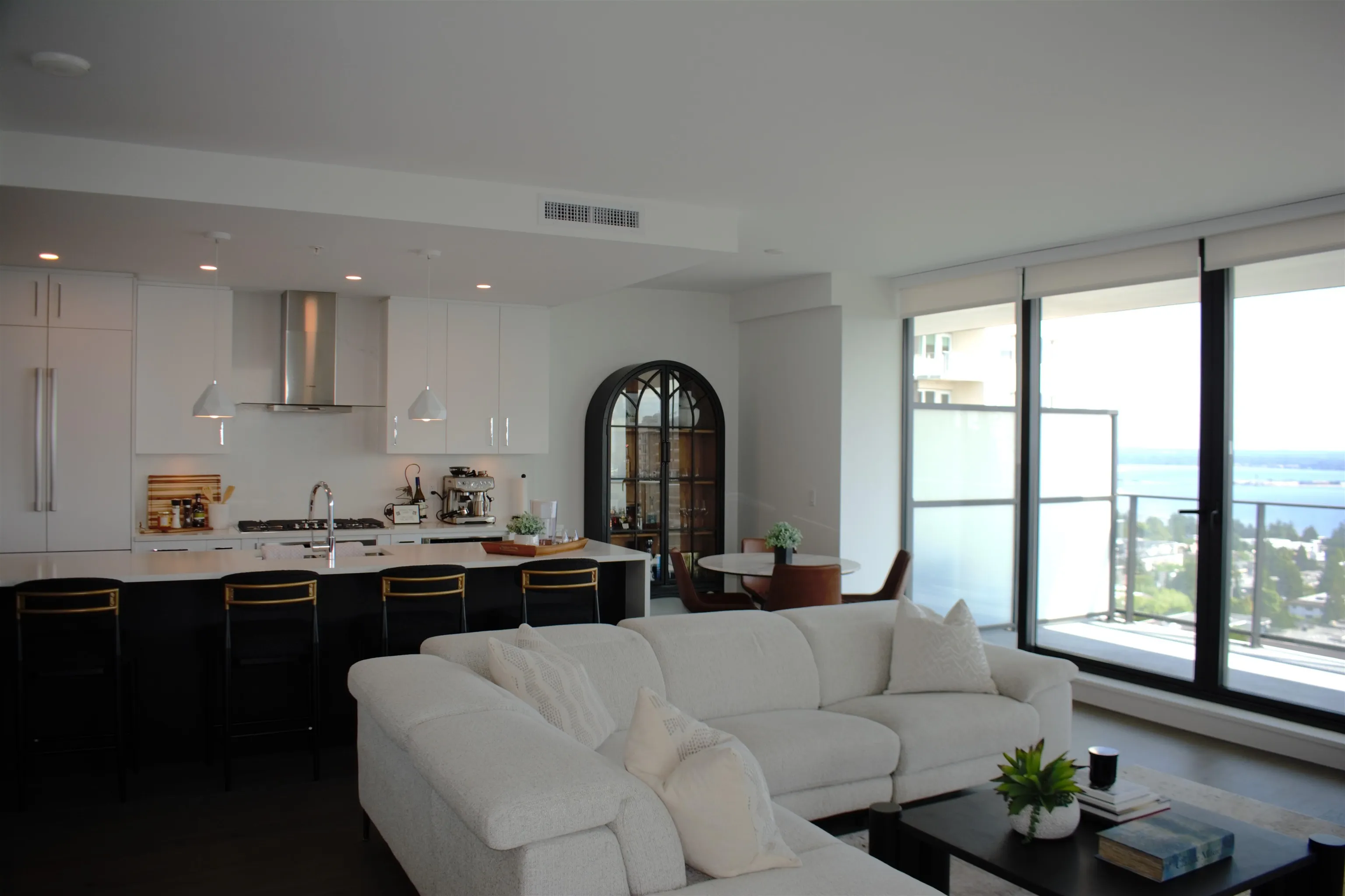 1905 1588 Johnston Road