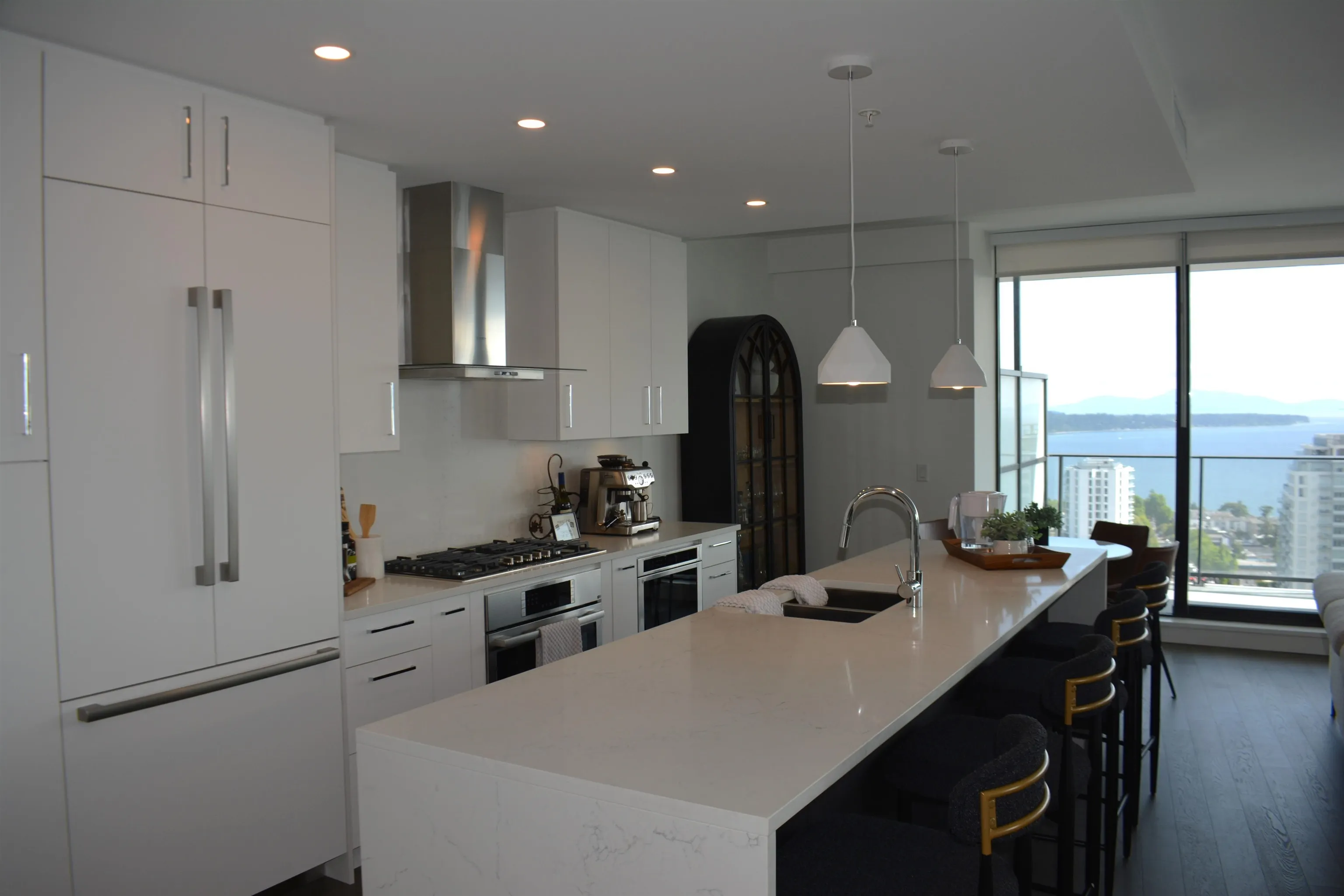 1905 1588 Johnston Road
