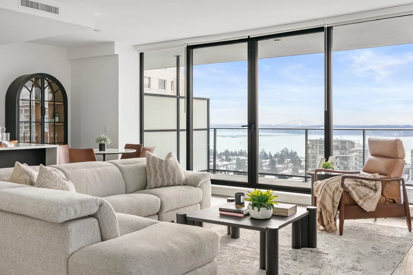 1905 1588 Johnston Road