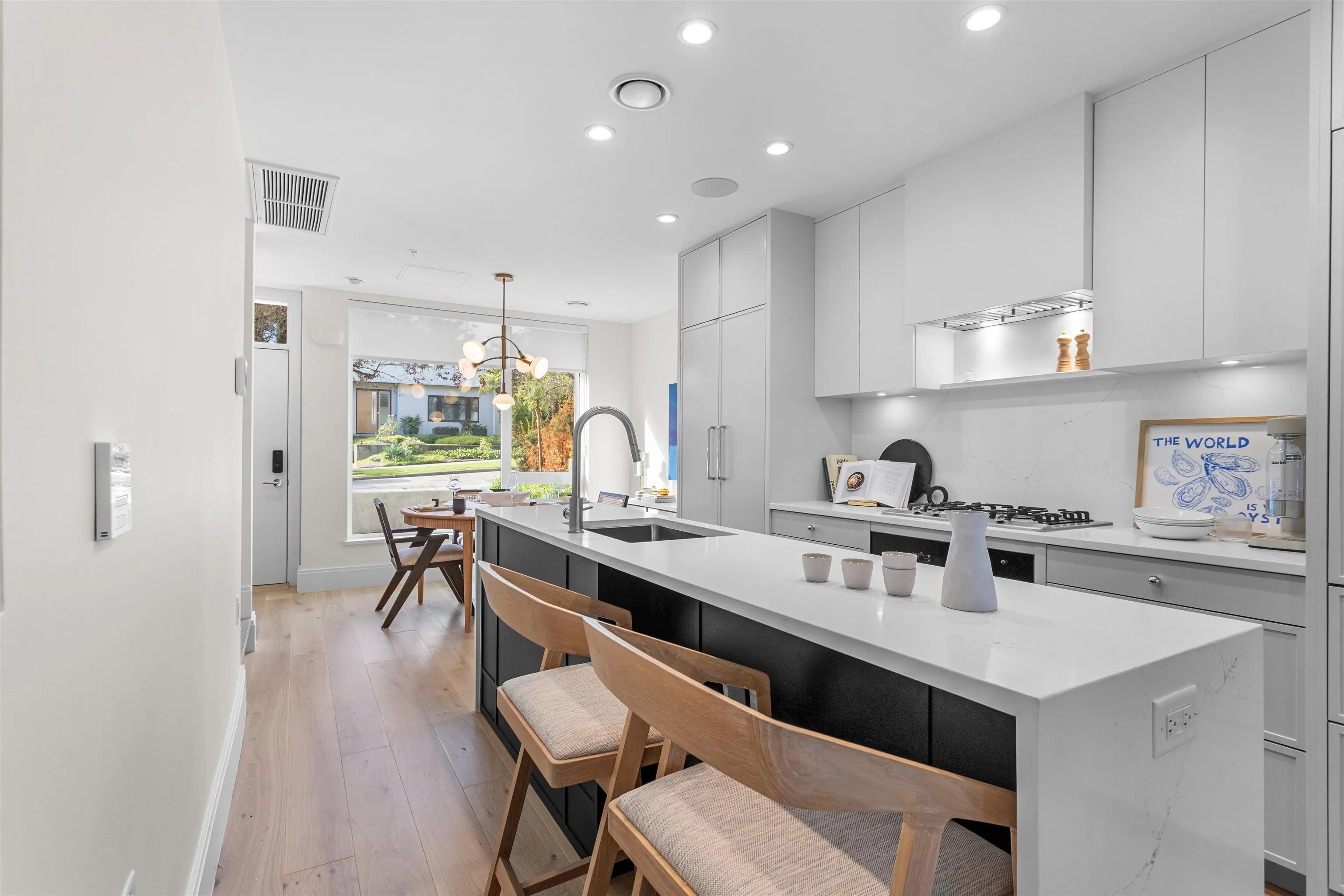 557 W 26th Avenue