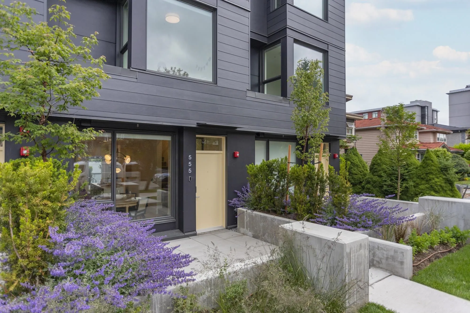 557 W 26th Avenue