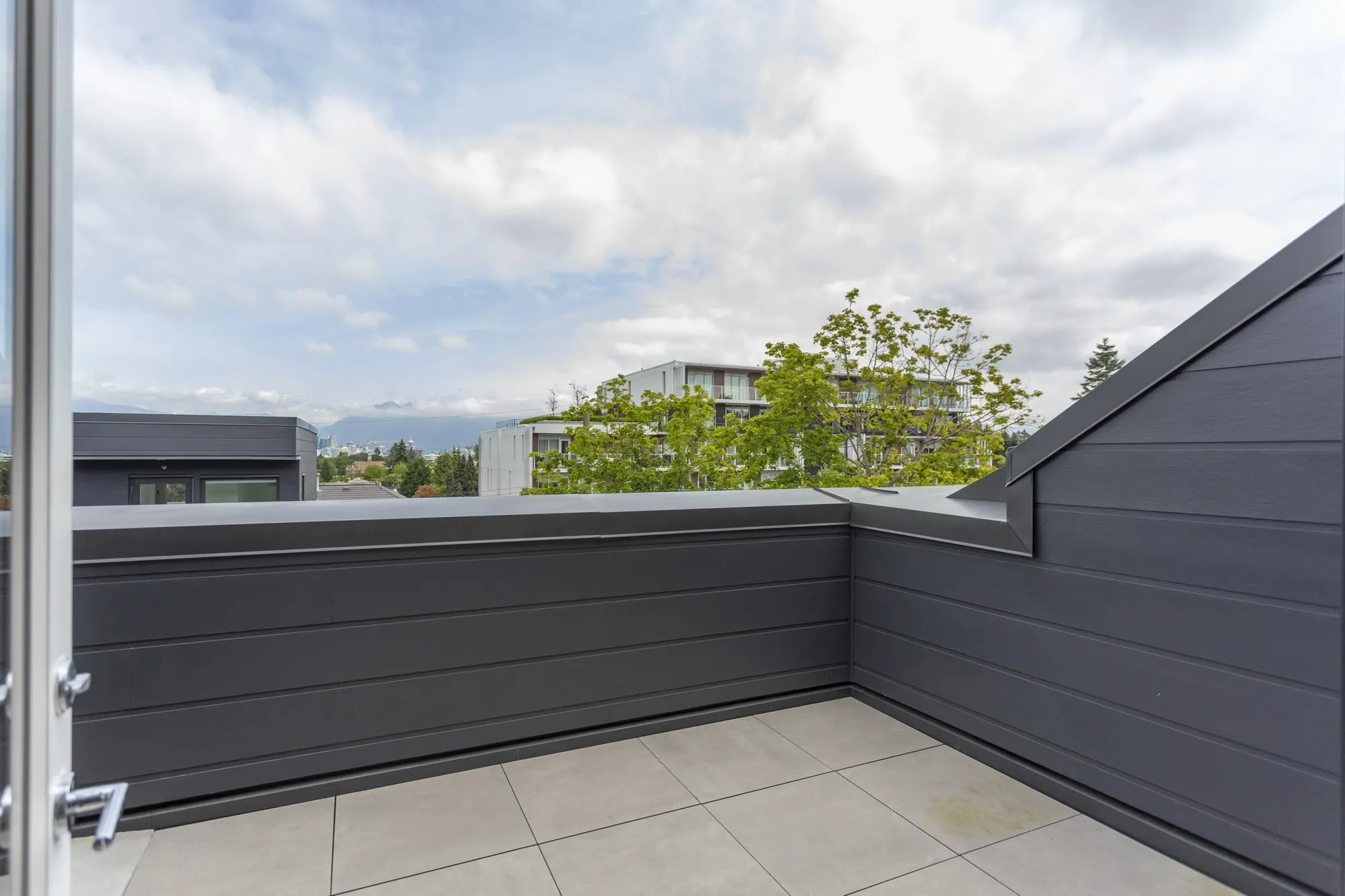 557 W 26th Avenue