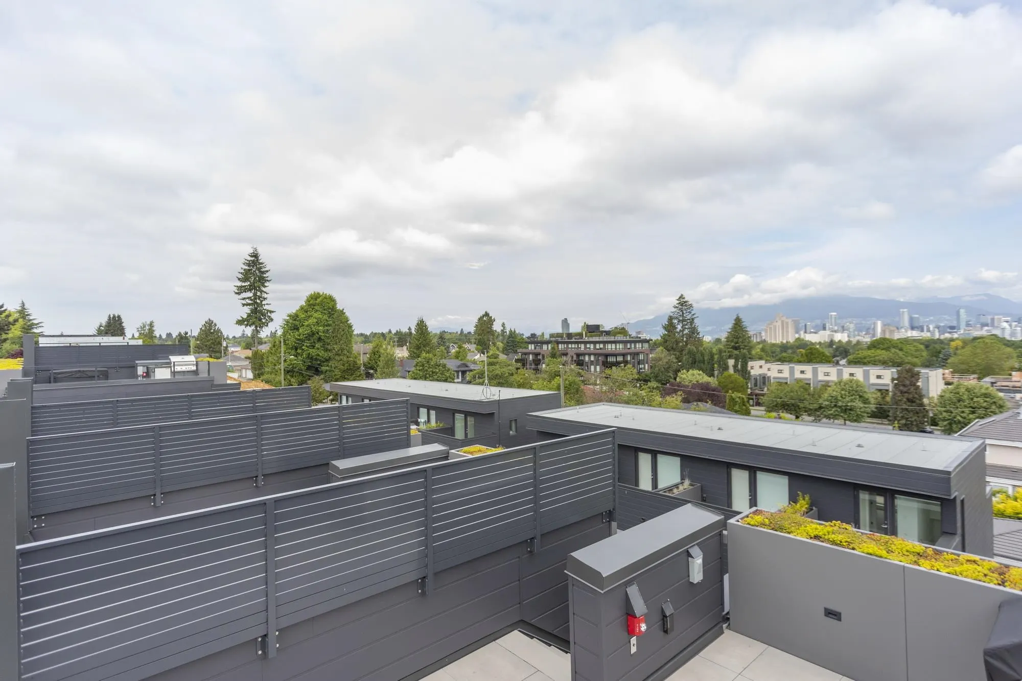 557 W 26th Avenue