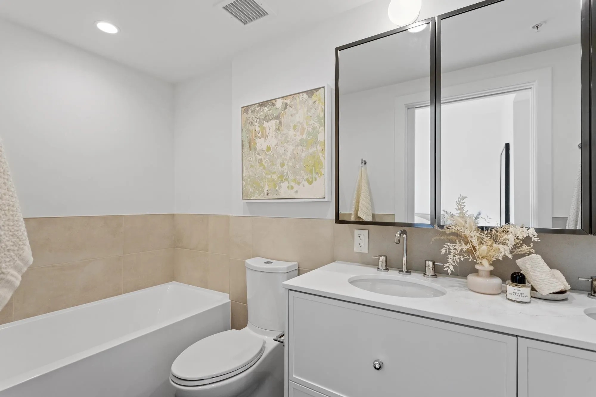 557 W 26th Avenue