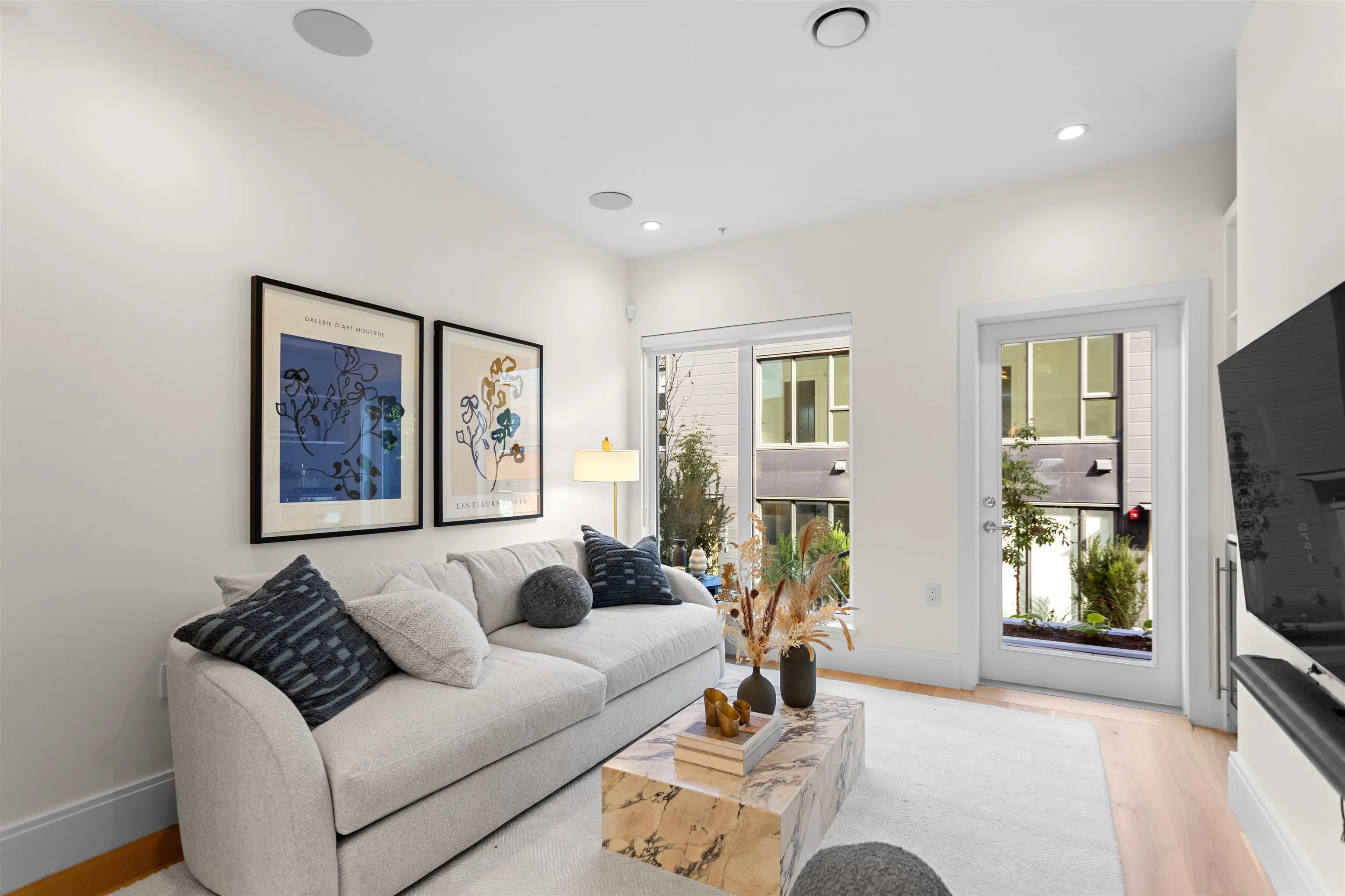 557 W 26th Avenue