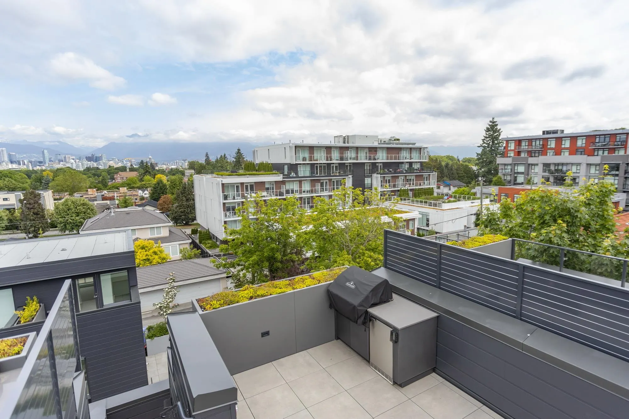 557 W 26th Avenue