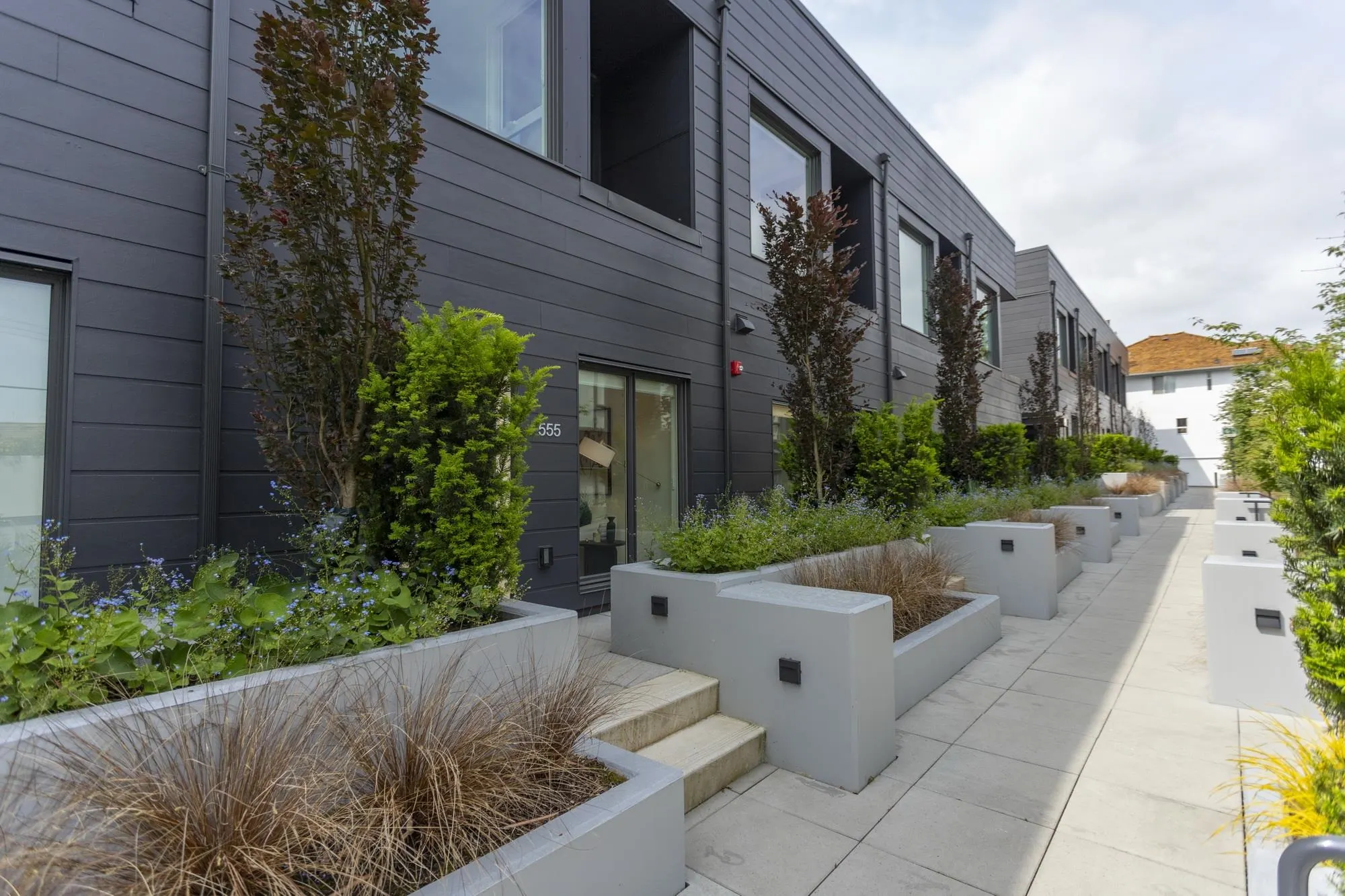 557 W 26th Avenue